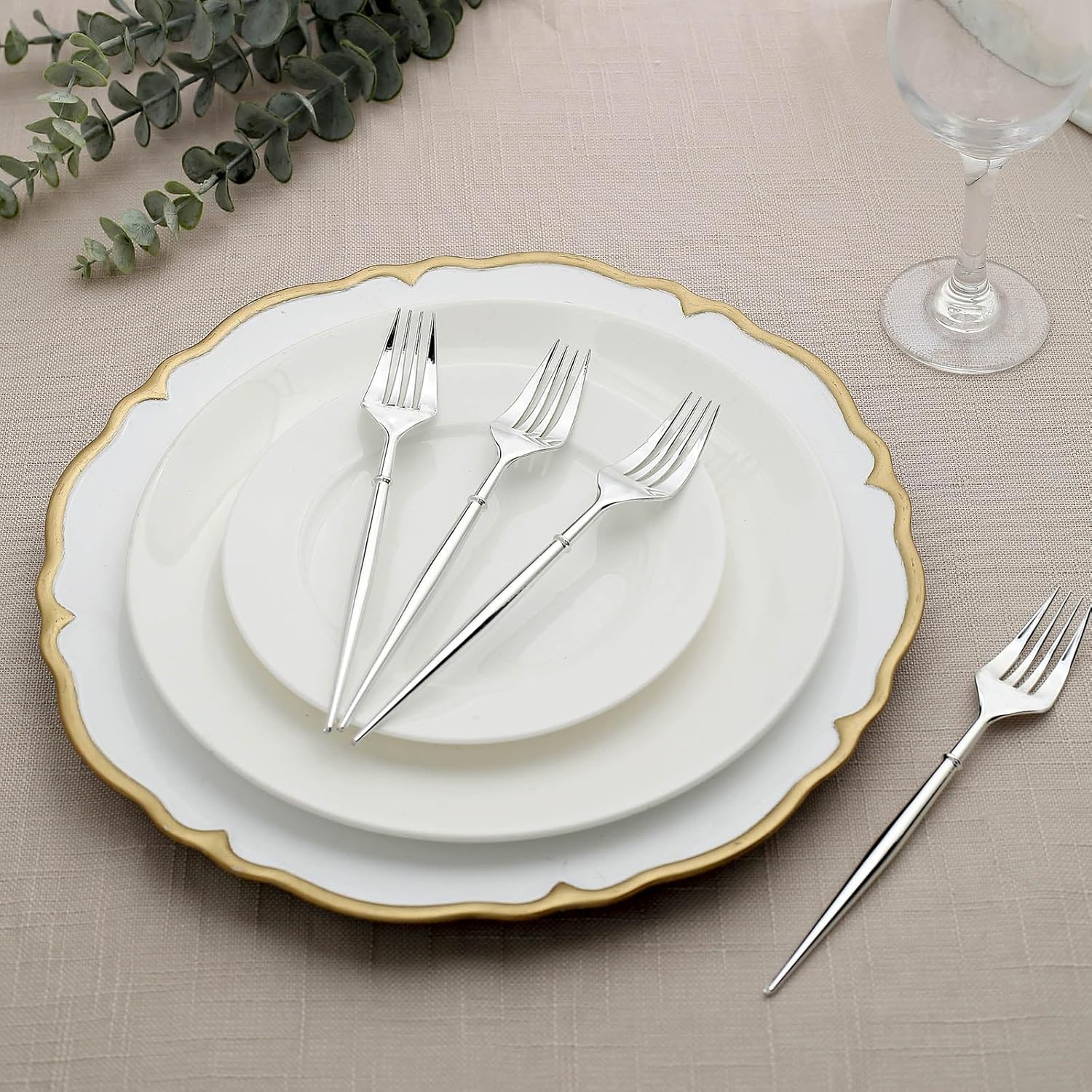 Efavormart – Juego de 24 tenedores de plástico resistentes plateados de 8 pulgadas, cubiertos desechables de plástico prémium