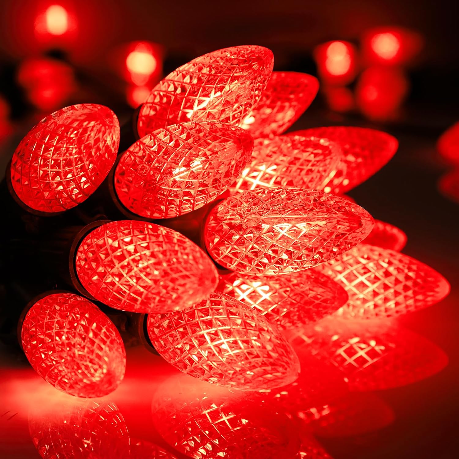 Brightown C9 – Tira de luces LED de Navidad, 33 pies, 50 luces LED impermeables de fresa, cadena de luces de alambre verde extensible para