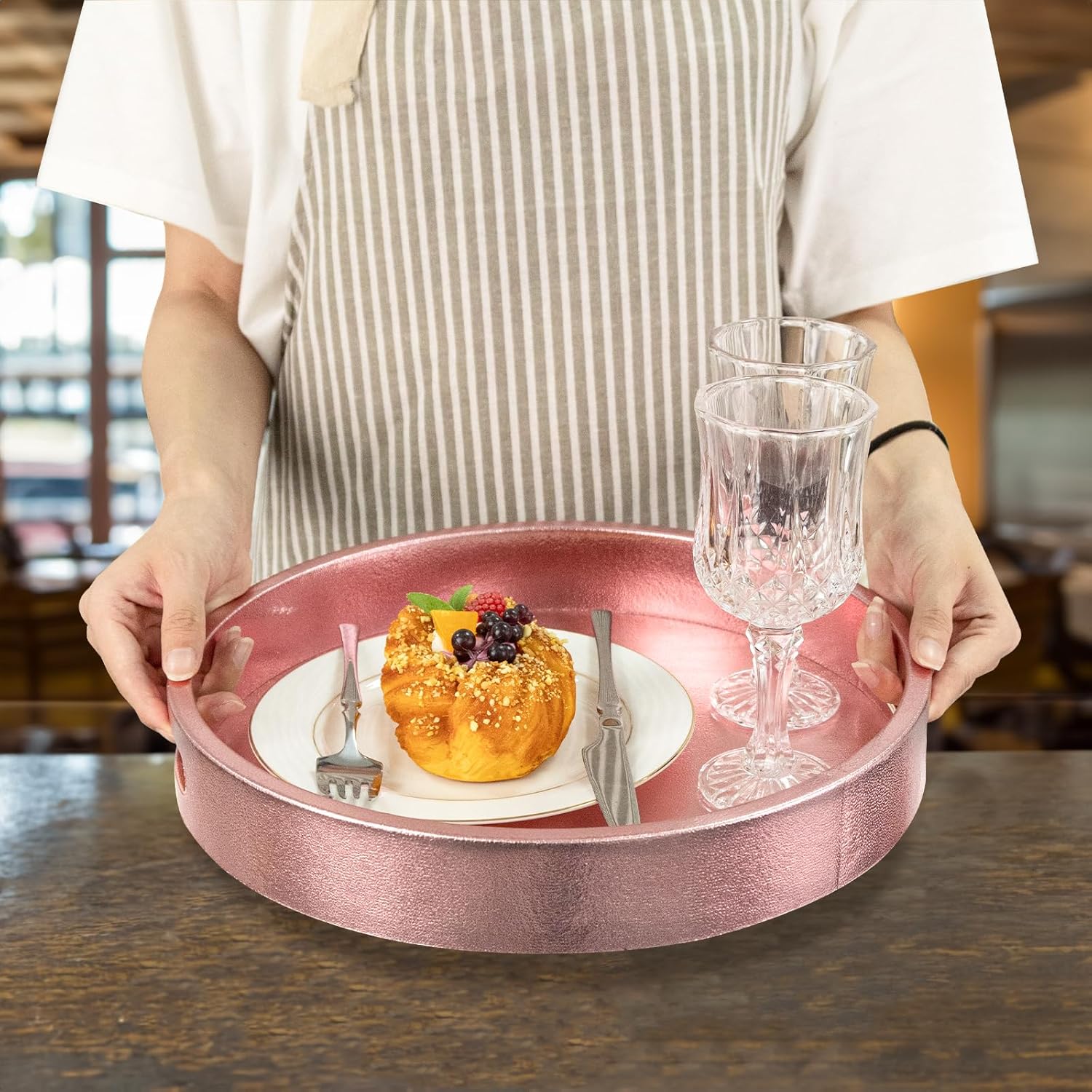 MAONAME Bandeja decorativa rosa de 13 pulgadas, bandeja de servicio de piel sintética con asas, moderna bandeja de mesa auxiliar para otomana,