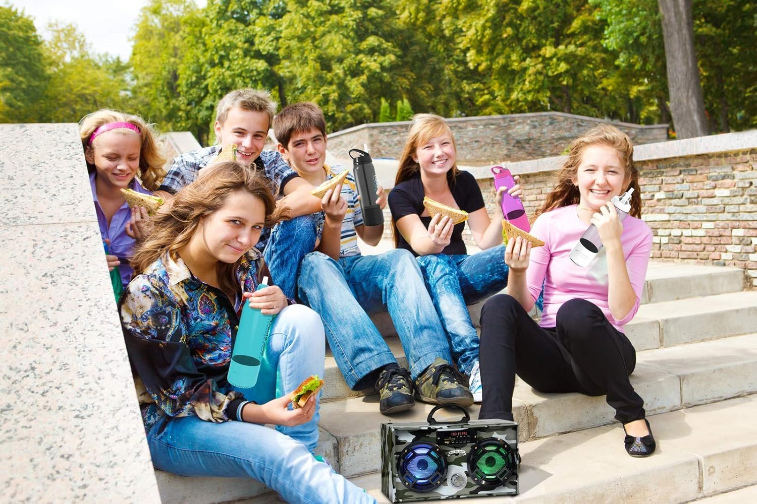 Wireless Express – Mini Boombox con altavoces LED – Altavoz Bluetooth retro con radio FM mejorada – Perfecto para el hogar y al aire libre