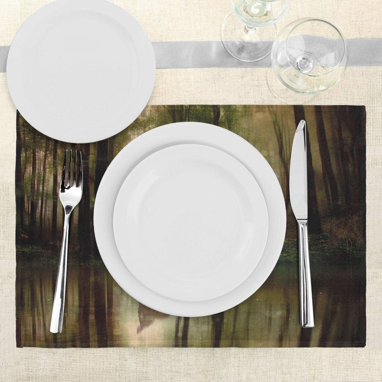 Ambesonne Nature – Juego de 4 manteles individuales de tela lavable para mesa de comedor, tamaño estándar, diseño de ciervos en el bosque con
