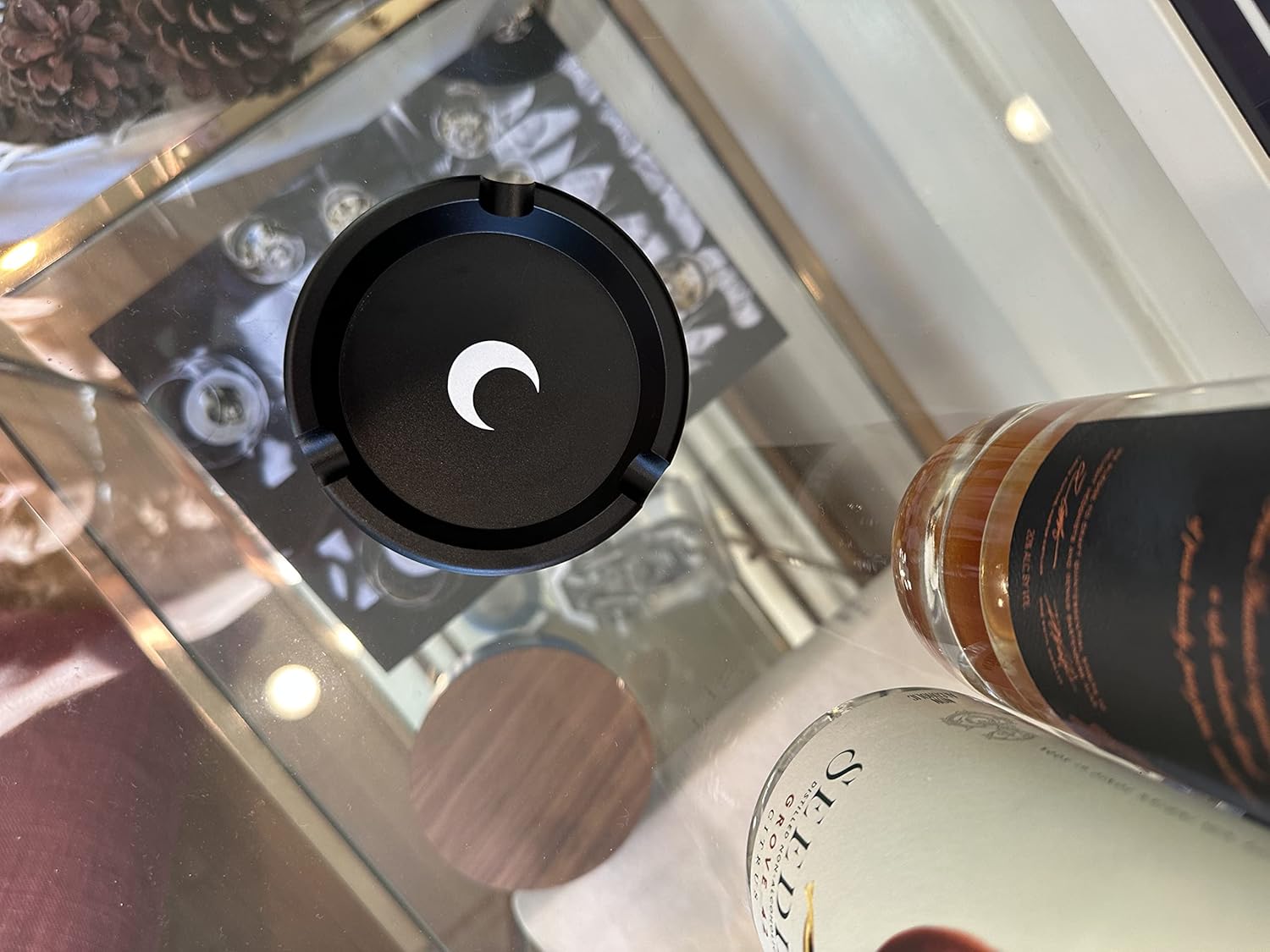 Brando Moon Cenicero de metal redondo pequeño negro – Lindo adorno para el hogar, oficina, decoración de interiores