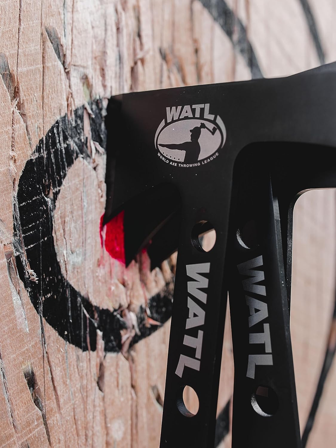 El nuevo y mejorado juego de lanzar Hawk de WATL Competition World Axe Throwing League Tomahawks con funda de nailon para lanzar hacha y asas