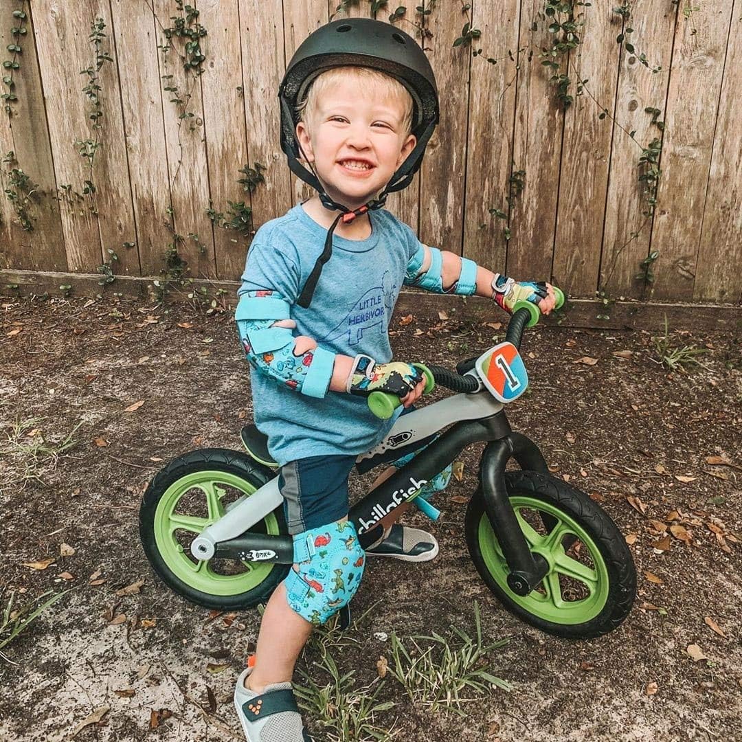 Simply Kids – Innovadoras rodilleras y coderas para niños con guantes de bicicleta, juego de equipamiento protector para niños con bolsa de malla I