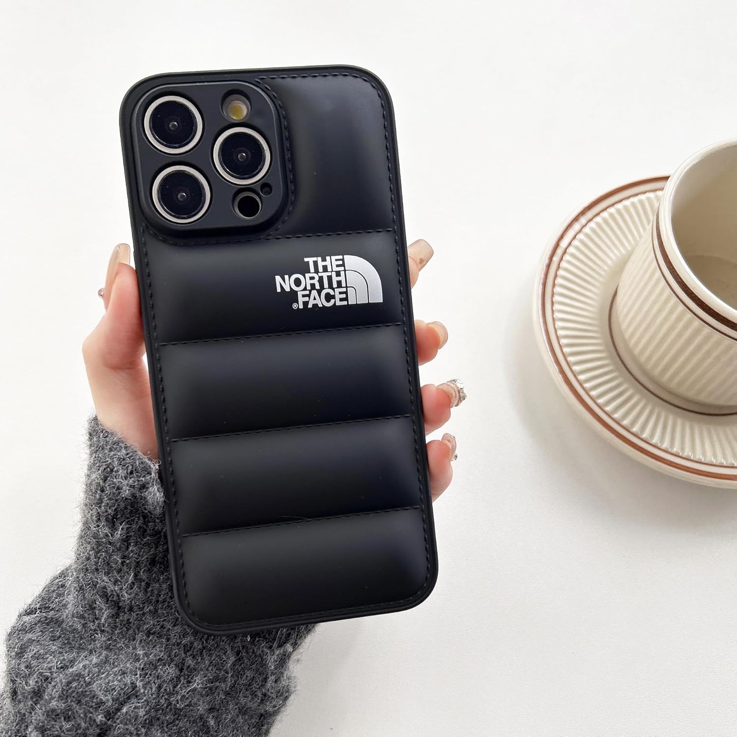 Funda compatible con iPhone 14 Pro Max Premium estilo puffer – Elegancia negra