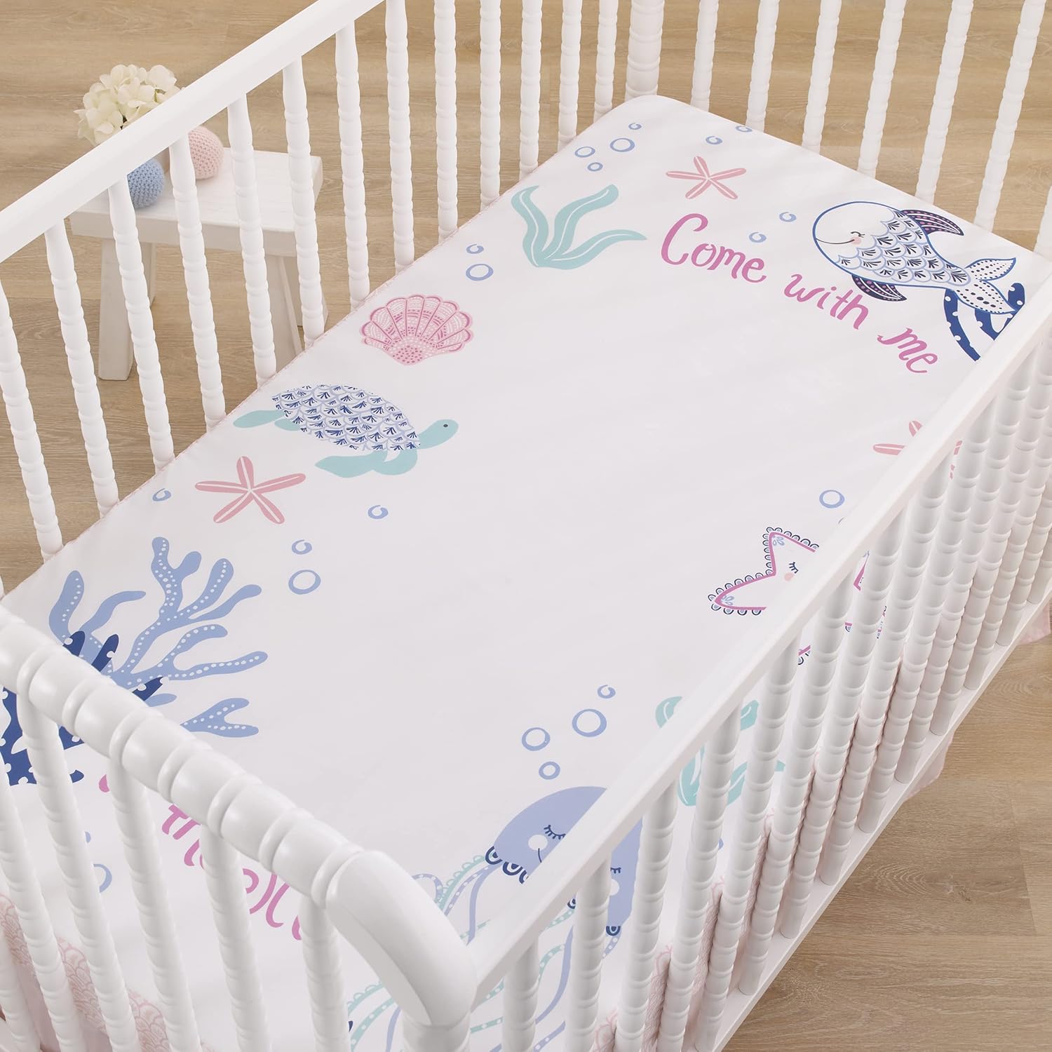 NoJo Mermaid Lagoon – Sábana bajera ajustable para cuna, color rosa, azul y blanco, 100% algodón con foto