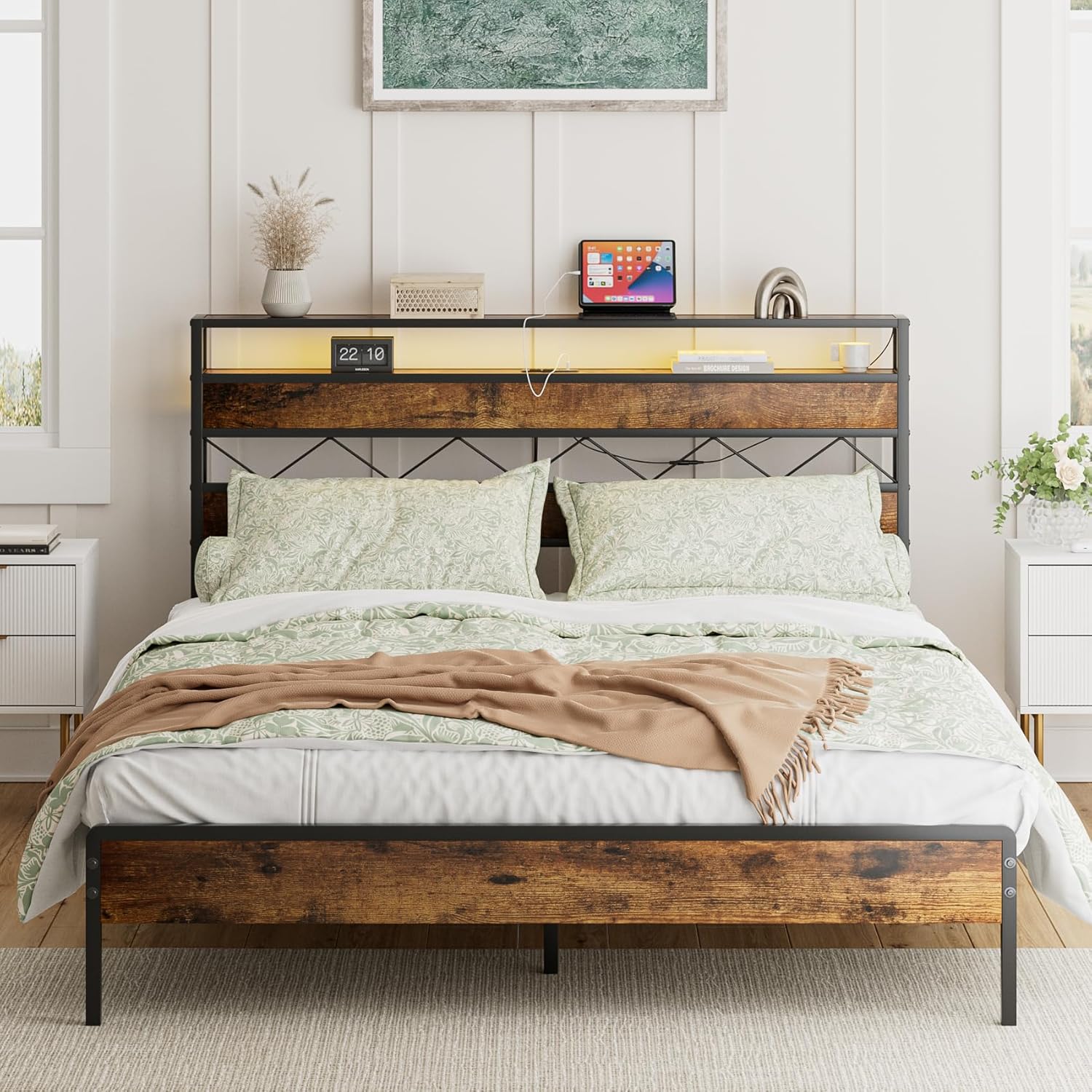 Aobafuir Base de cama Queen con cabecera de almacenamiento, marco de cama tamaño Queen con estación de carga, cama de plataforma con luces LED,