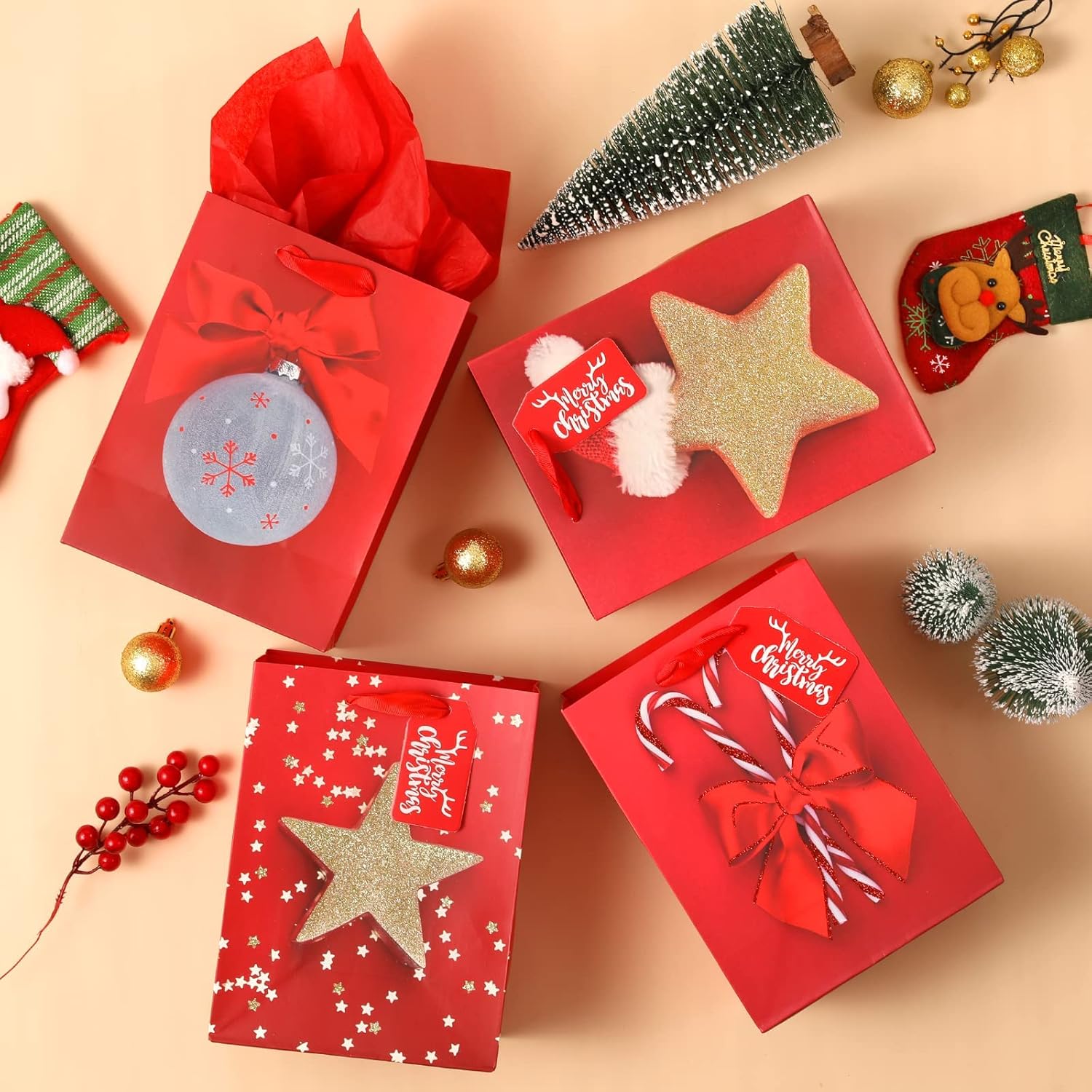 Paquete de 4 bolsas de regalo de tamaño grande de 13 pulgadas, bolsas de regalo con patrón de Navidad surtido con papel de seda para decoración de