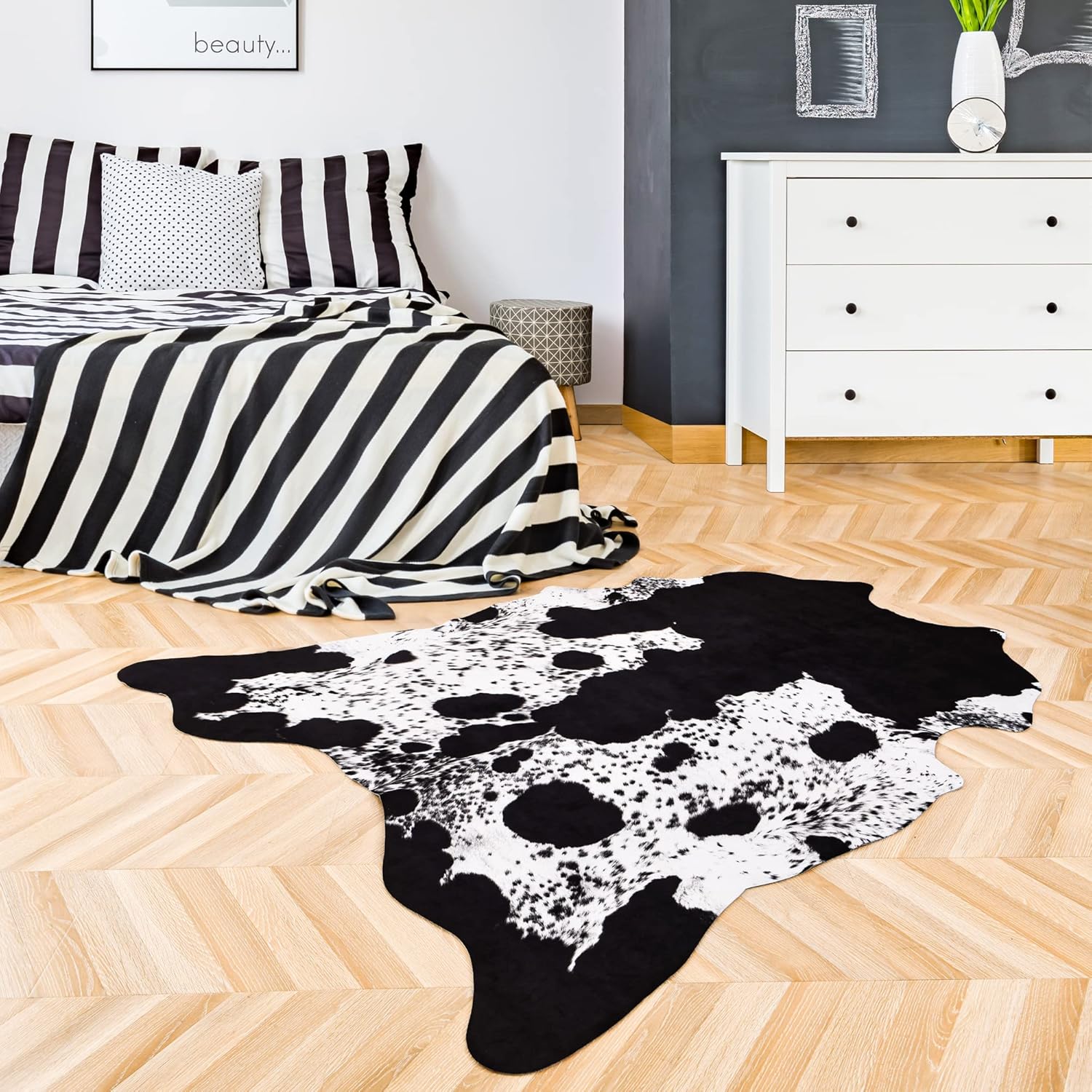 Rostyle Alfombra de piel de vaca sintética de 6.2 x 5.2 pies, bonita alfombra de piel de vaca para sala de estar, dormitorio, decoración occidental
