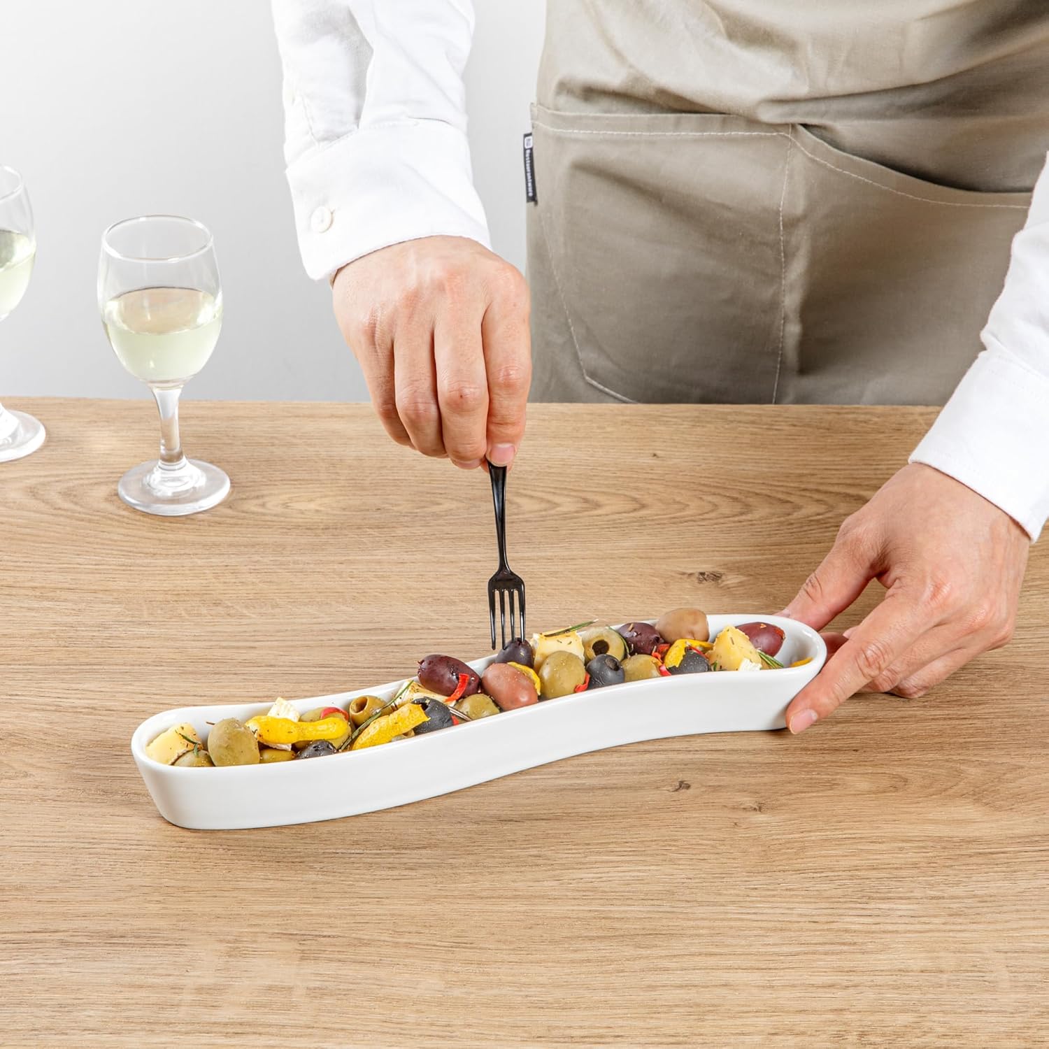 Restaurantware Swerve – Plato de oliva de 10 onzas, 1 bandeja curvada de aceituna, resistente a astillas, canoa de olivo de porcelana blanca, apta