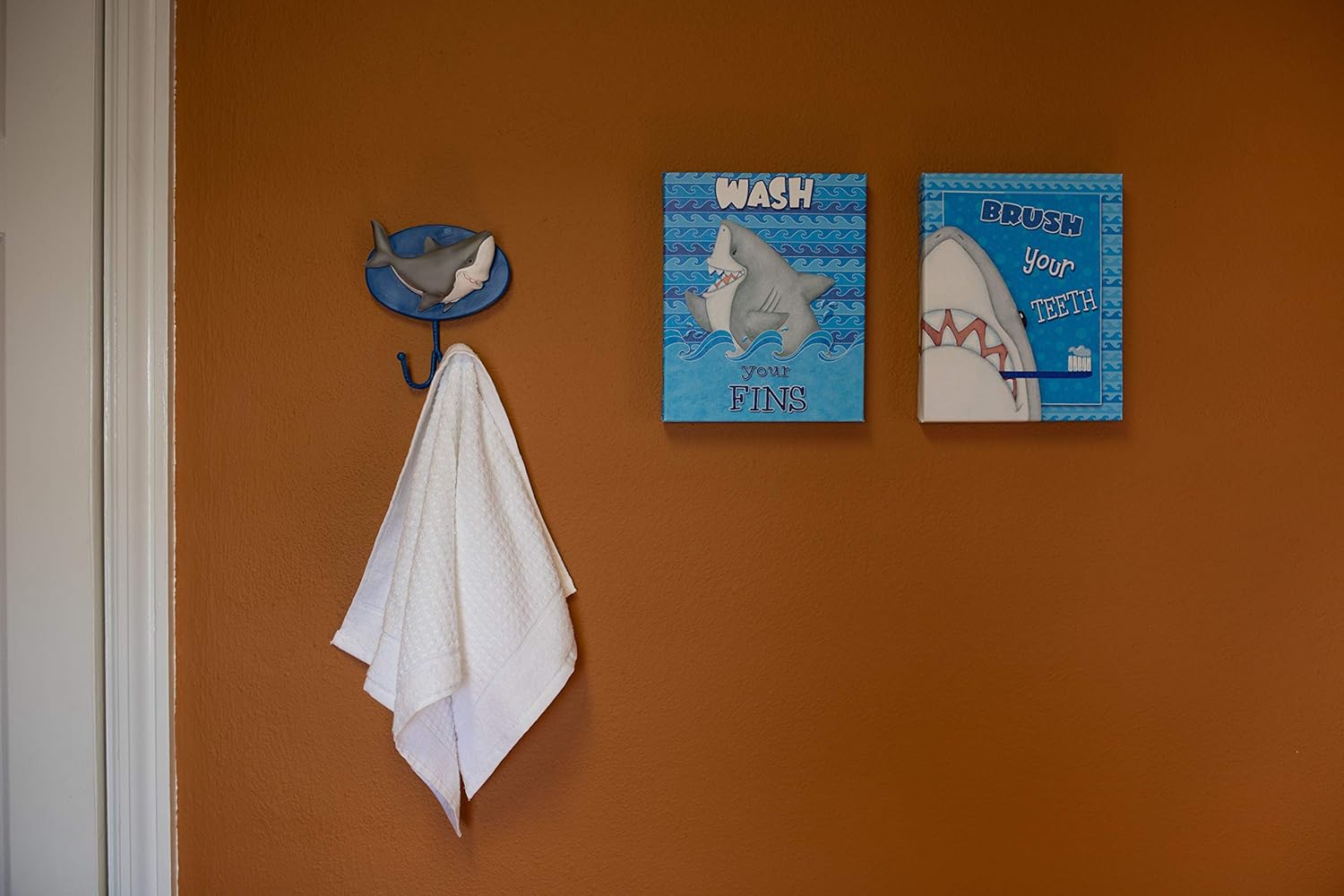 Borders Unlimited Fish ‘N Sharks – Gancho de pared para toallas, abrigo, bolsa de libros, multicolor