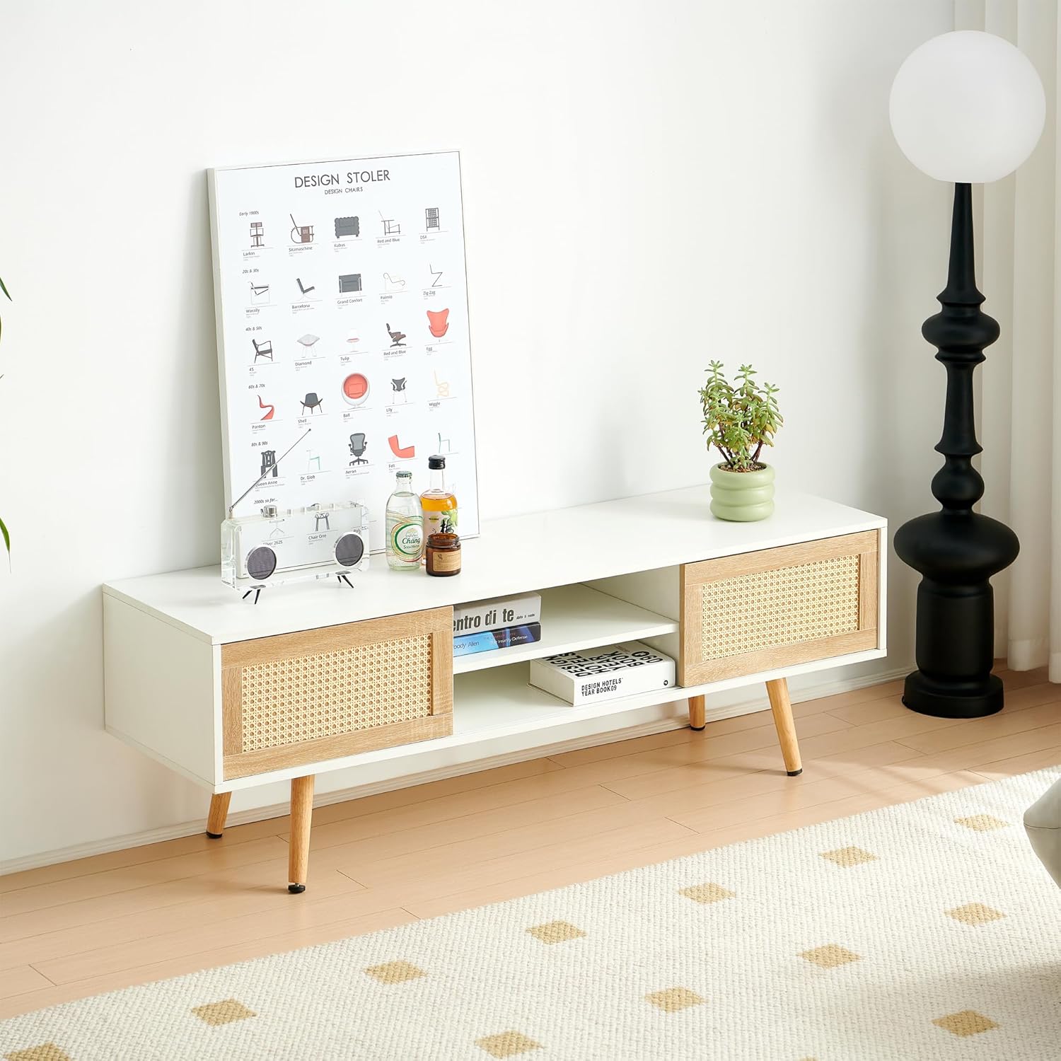 Soporte de TV de madera para TV de más de 65 pulgadas, soporte de televisión bohemio con puertas correderas de ratán natural y estantes ajustables,