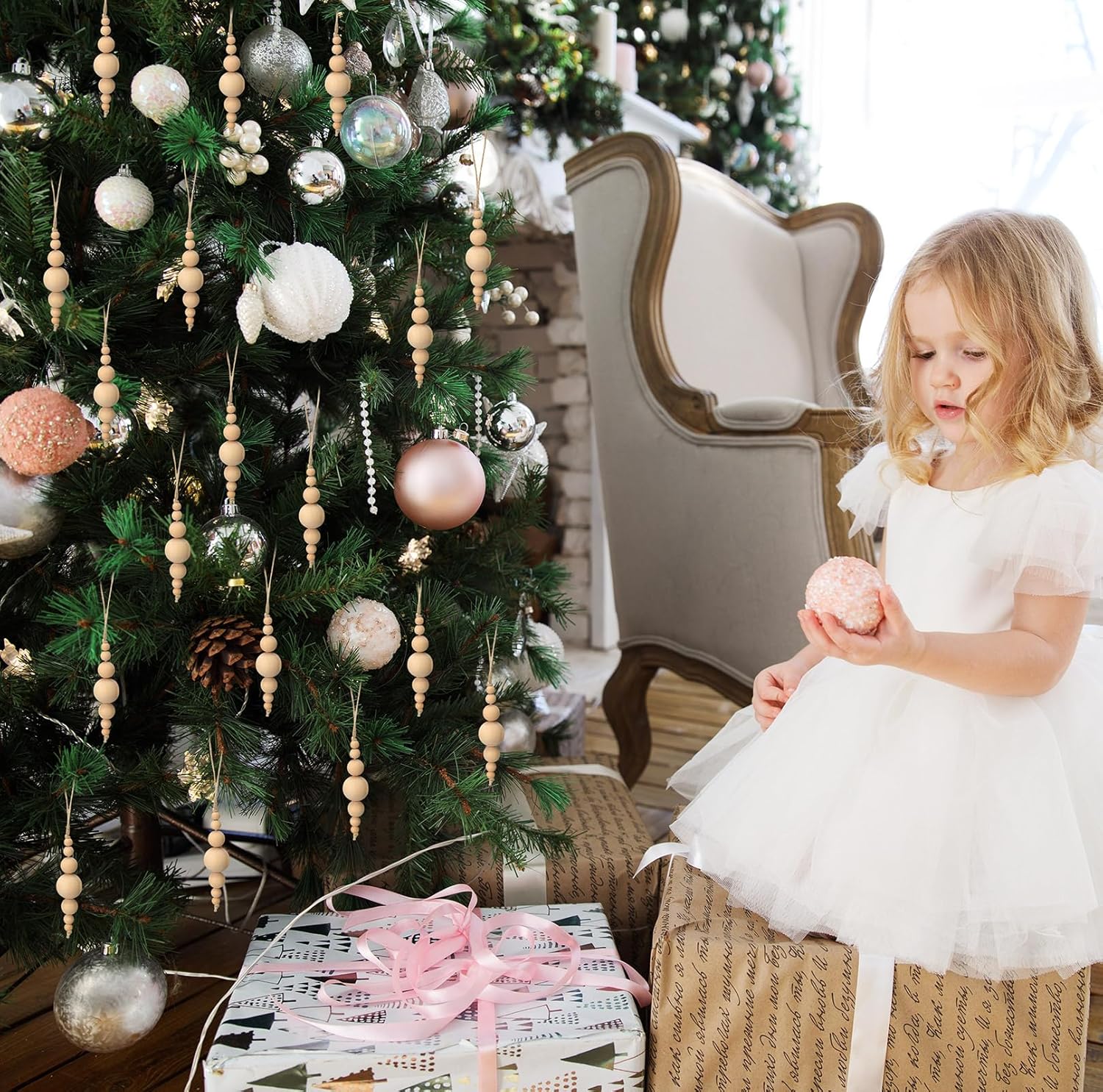 36 borlas de cuerda de yute de Navidad con 7 cuentas de madera, borlas de yute para manualidades, adornos colgantes de cuentas de madera natural,
