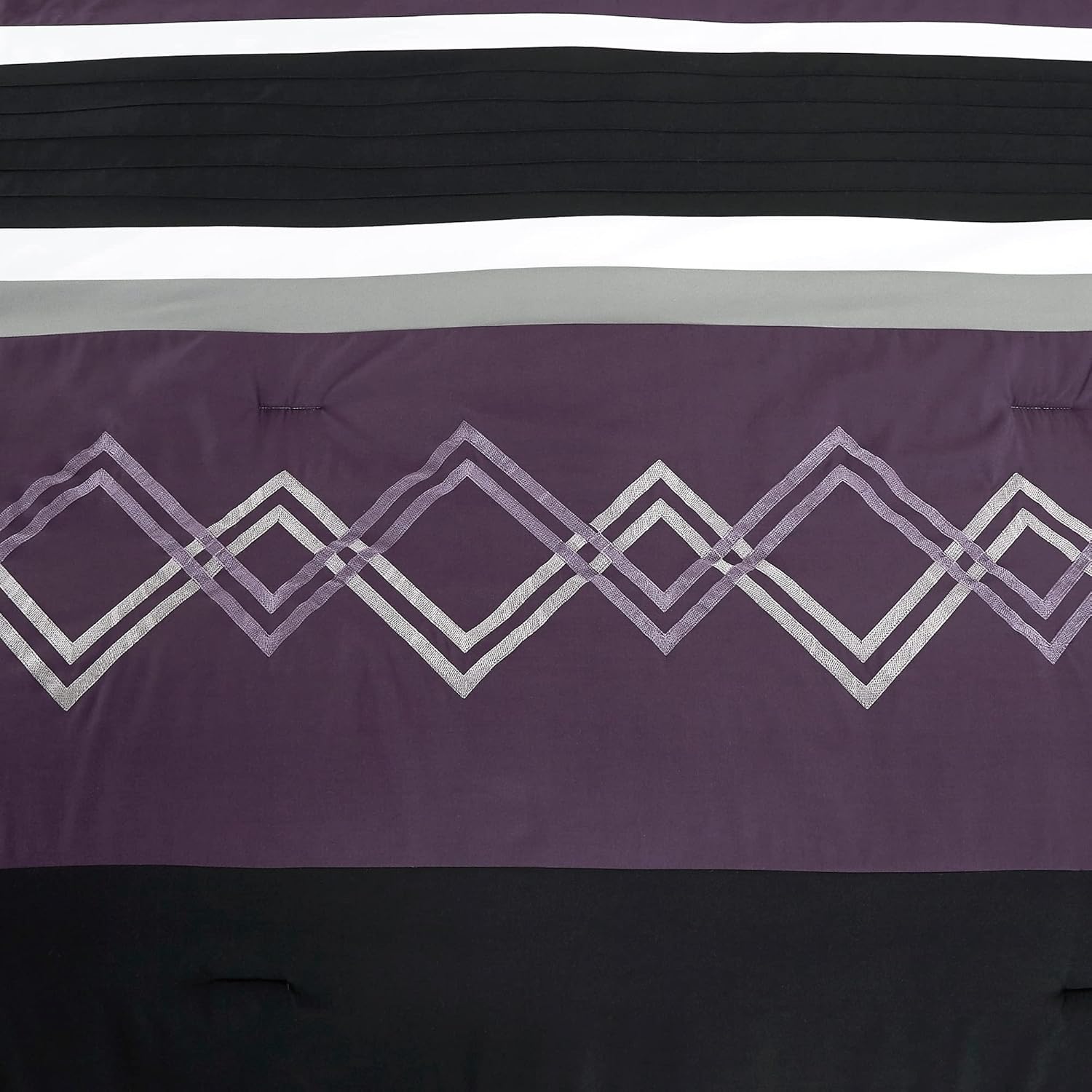 Chezmoi Collection Arden – Juego de edredón moderno de 7 piezas con diseño de rayas plisadas bordadas en zigzag (tamaño matrimonial, morado, negro,