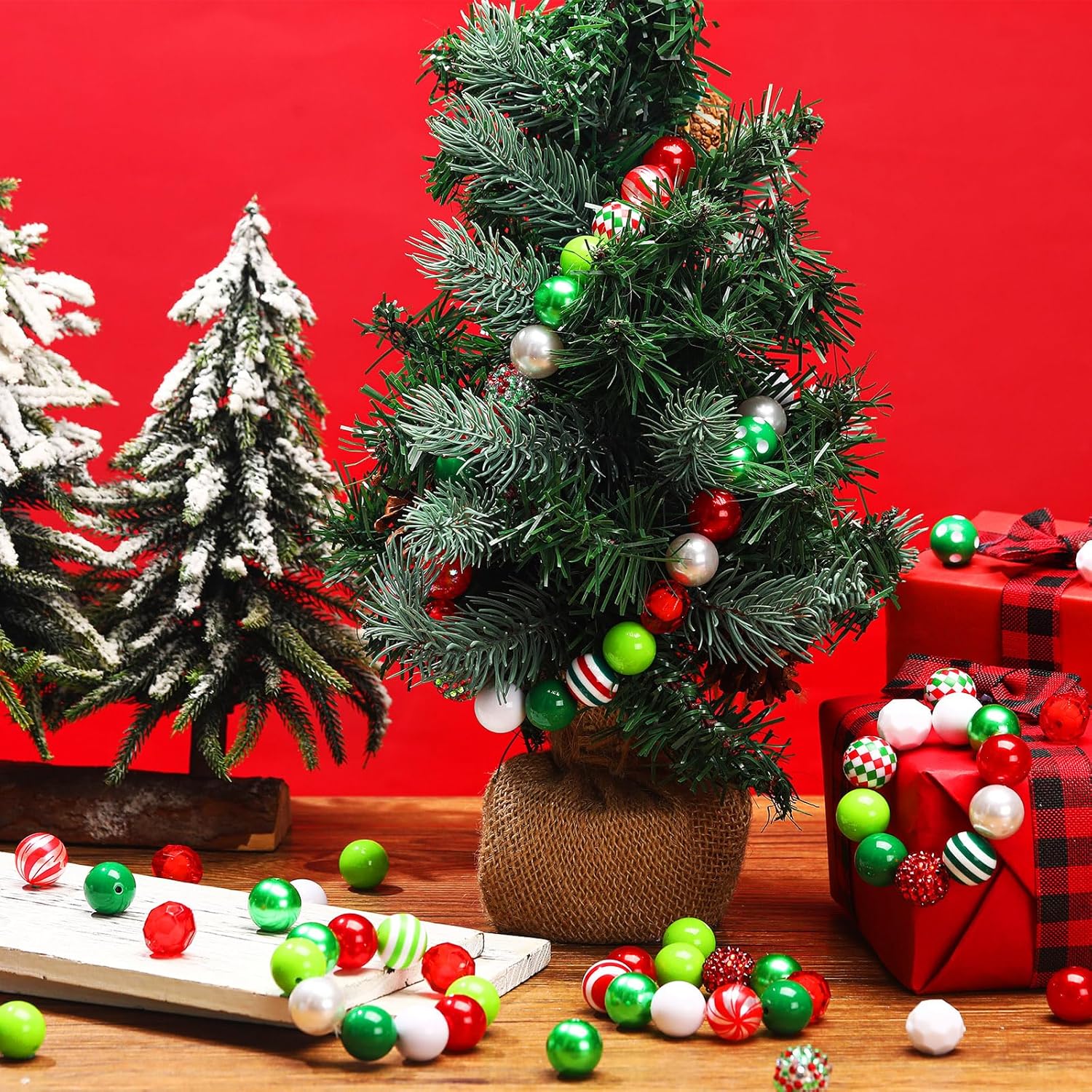 Poen Juego de 100 cuentas de Navidad de 0.78 pulgadas (0.787 in) con cuentas mixtas de Navidad para hacer joyas, cuentas gruesas de color rojo,