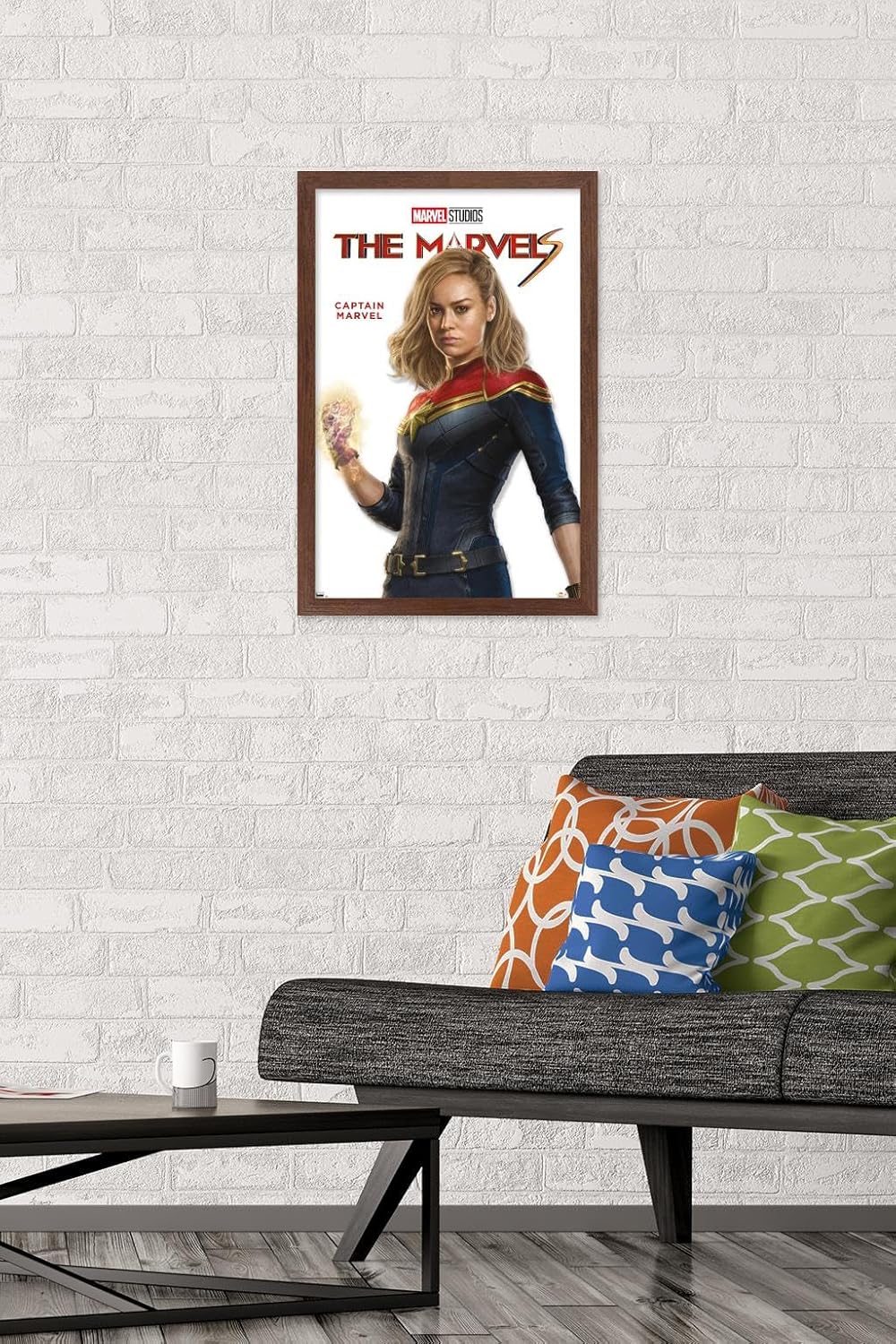 Trends International Marvel The Marvels – Póster de pared de la serie Capitán Marvel Feature Series, 14.72 x 22.37 pulgadas, versión enmarcada de