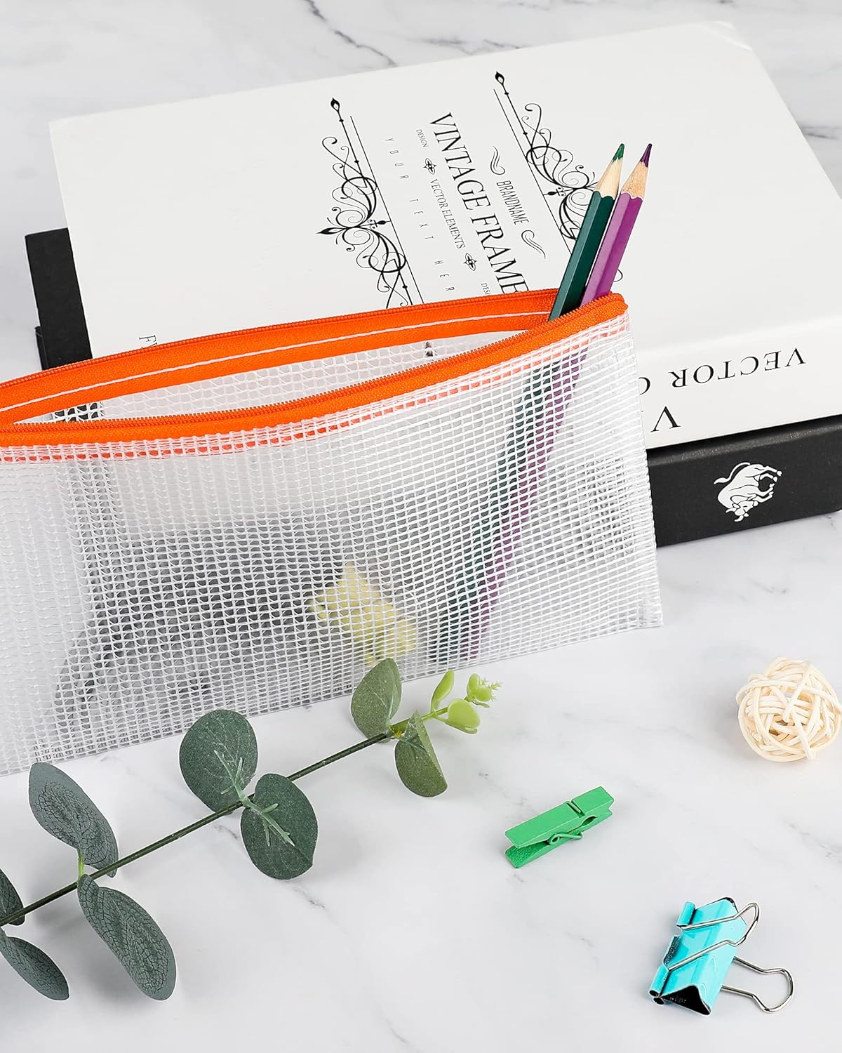 Smarpau Paquete de 96 bolsas para lápices, 12 colores de 9.3 x 4.7 pulgadas, pequeñas bolsas de malla con cremallera, estuche transparente