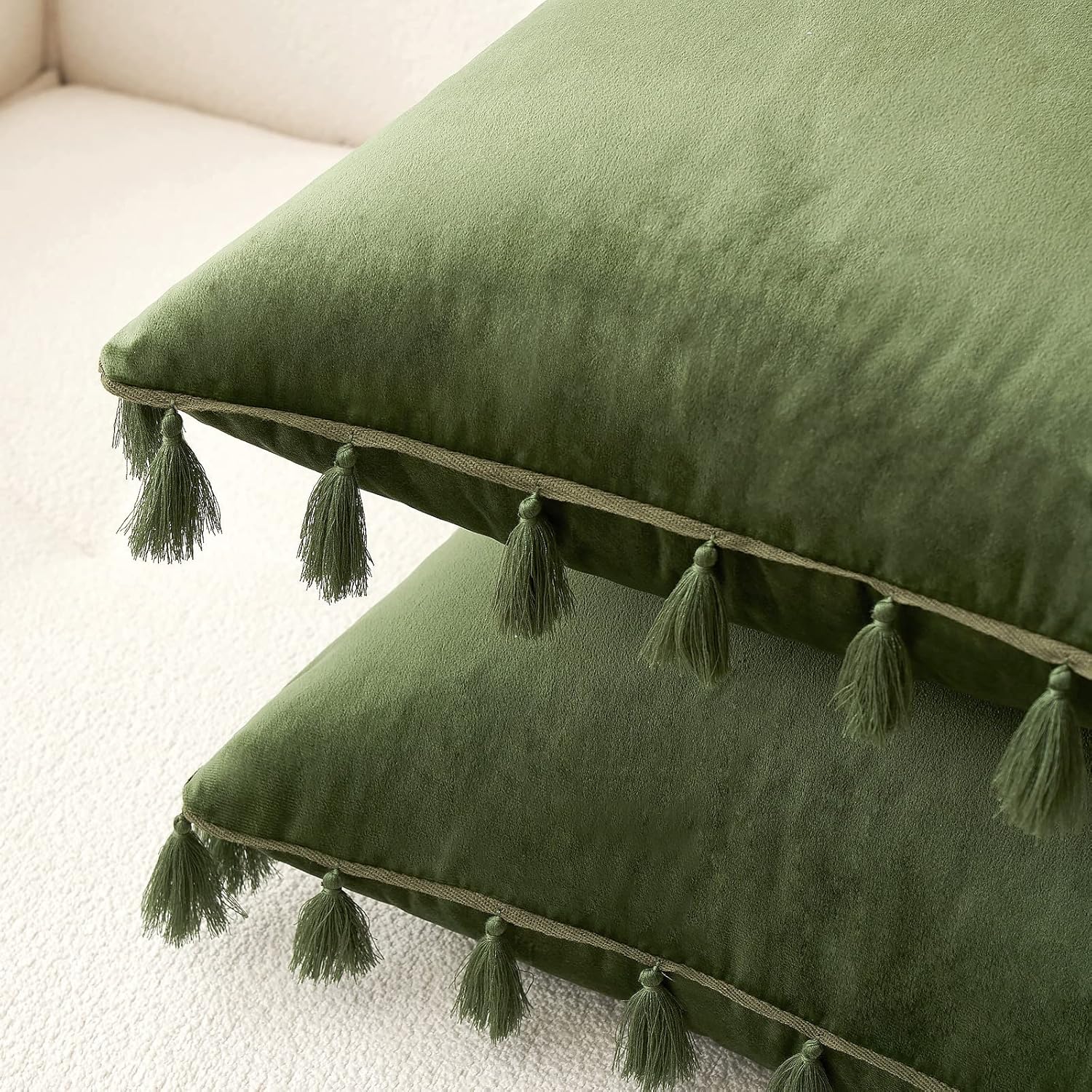 MIULEE – Paquete de 2 fundas de cojín decorativas lisas, de terciopelo suave con borlas y flecos, decoración bohemia para sillón, cama, sofá, de