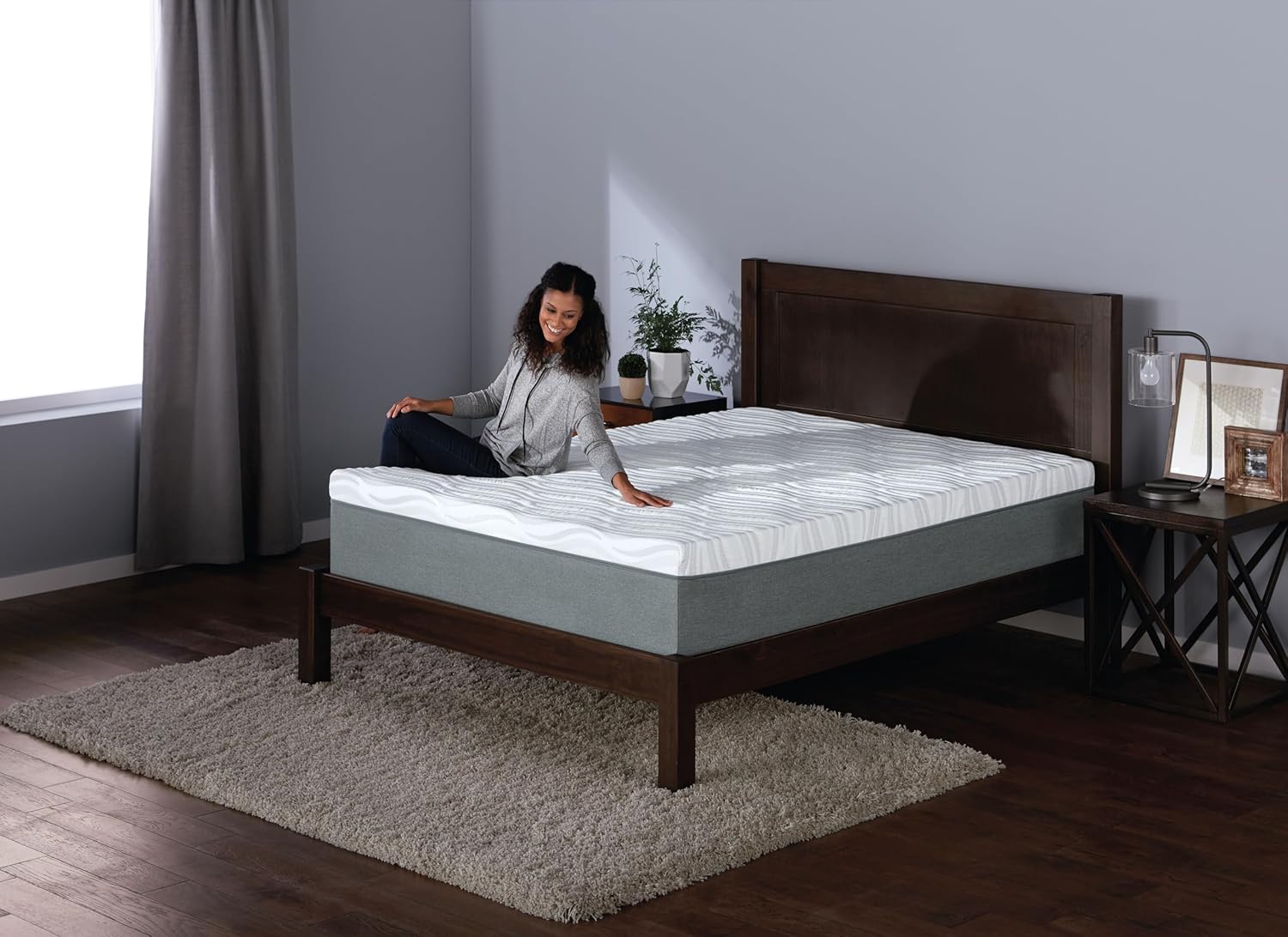 Serta Colchón de espuma viscoelástica con infusión de gel de 9 pulgadas, tamaño California King, blancogris
