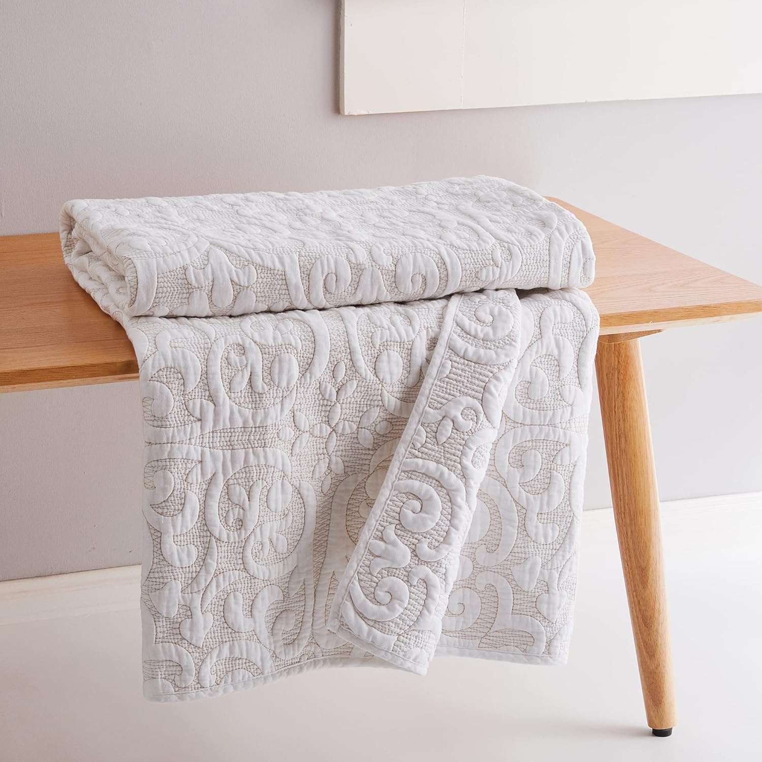 Levtex Home Birch Hill Sherbourne – Manta acolchada de puntada gris topo de 50 x 60 pulgadas, medallón acolchado blanco con puntada gris pardo,