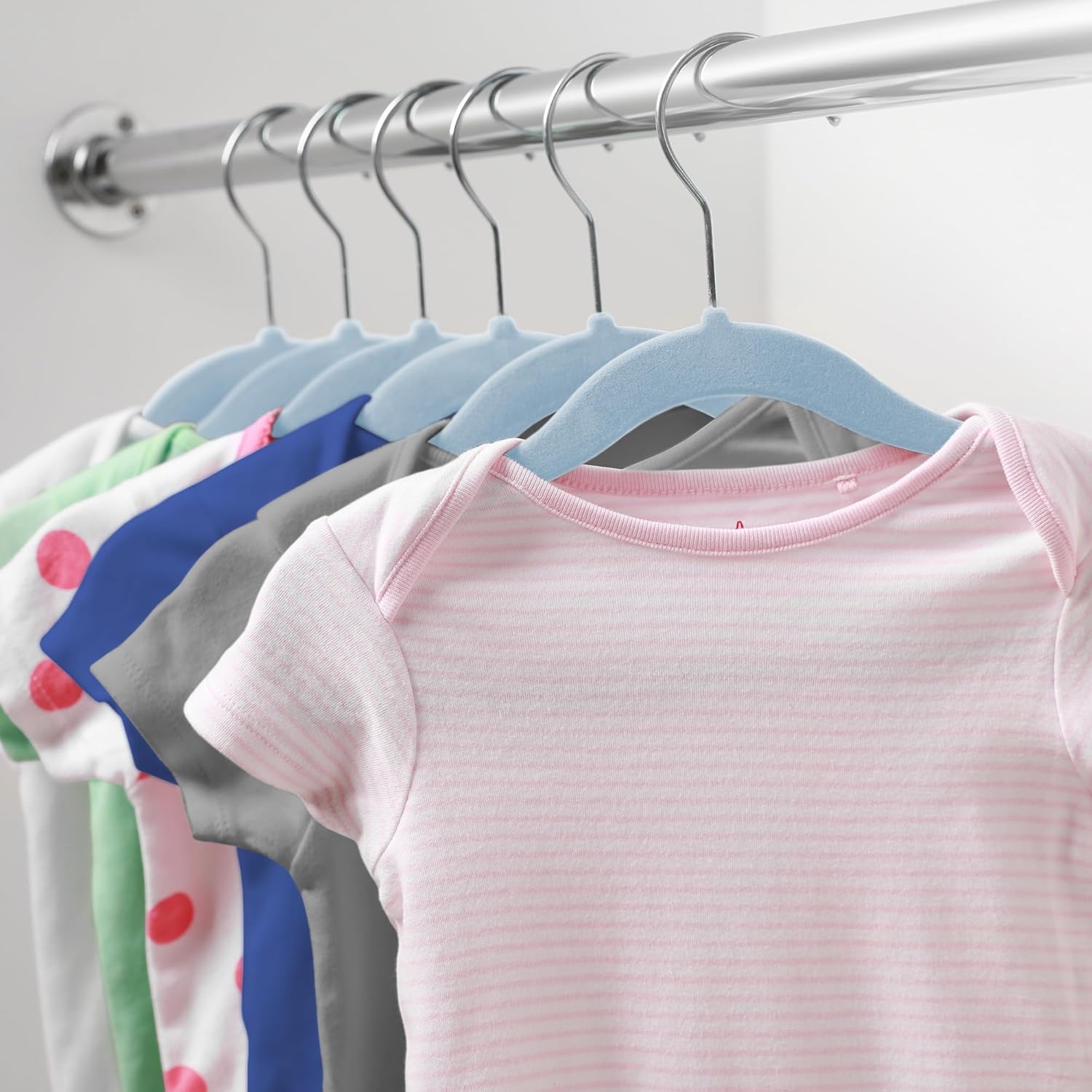 Casafield 100 perchas de terciopelo para bebé, tamaño de 11 pulgadas, para ropa de bebés y niños pequeños, color azul claro
