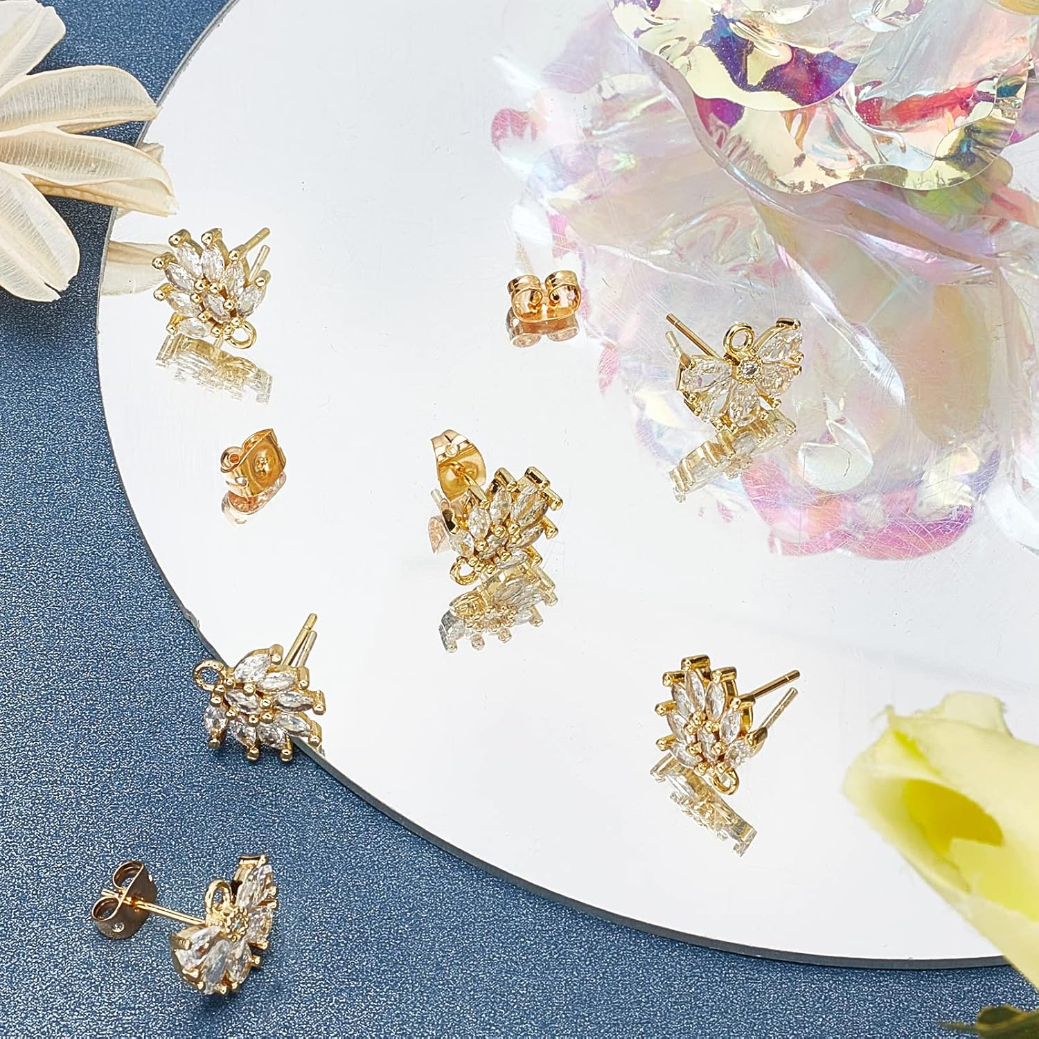 Beebeecraft 4 pares de aretes de latón con circonitas cúbicas de latón con lazo para mujeres y niñas, fabricación de joyas, manualidades