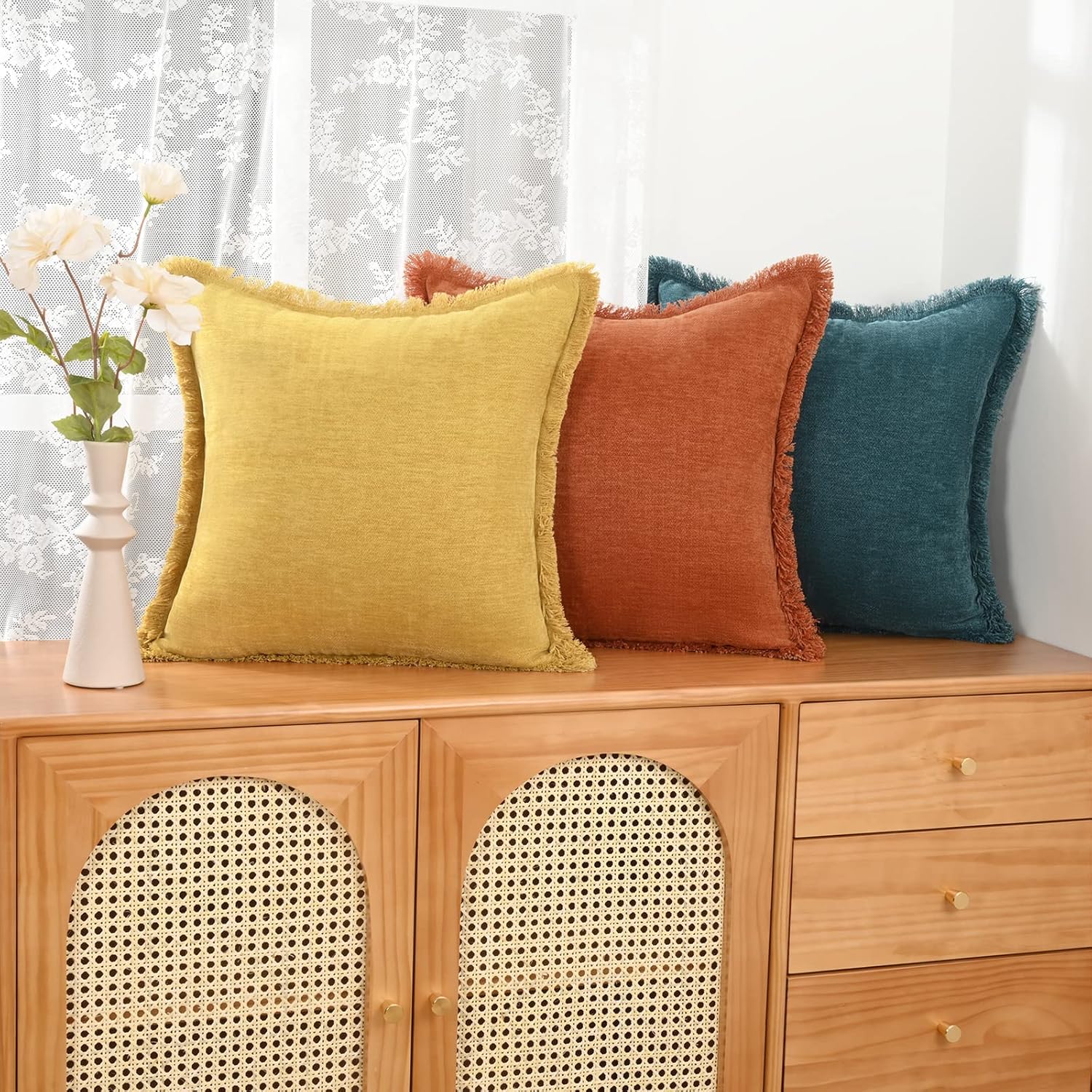 Juego de 2 fundas de almohada amarillas cuadradas de 16 x 16 pulgadas, fundas de almohada rústicas suaves y rústicas de teñido sólido con borlas,