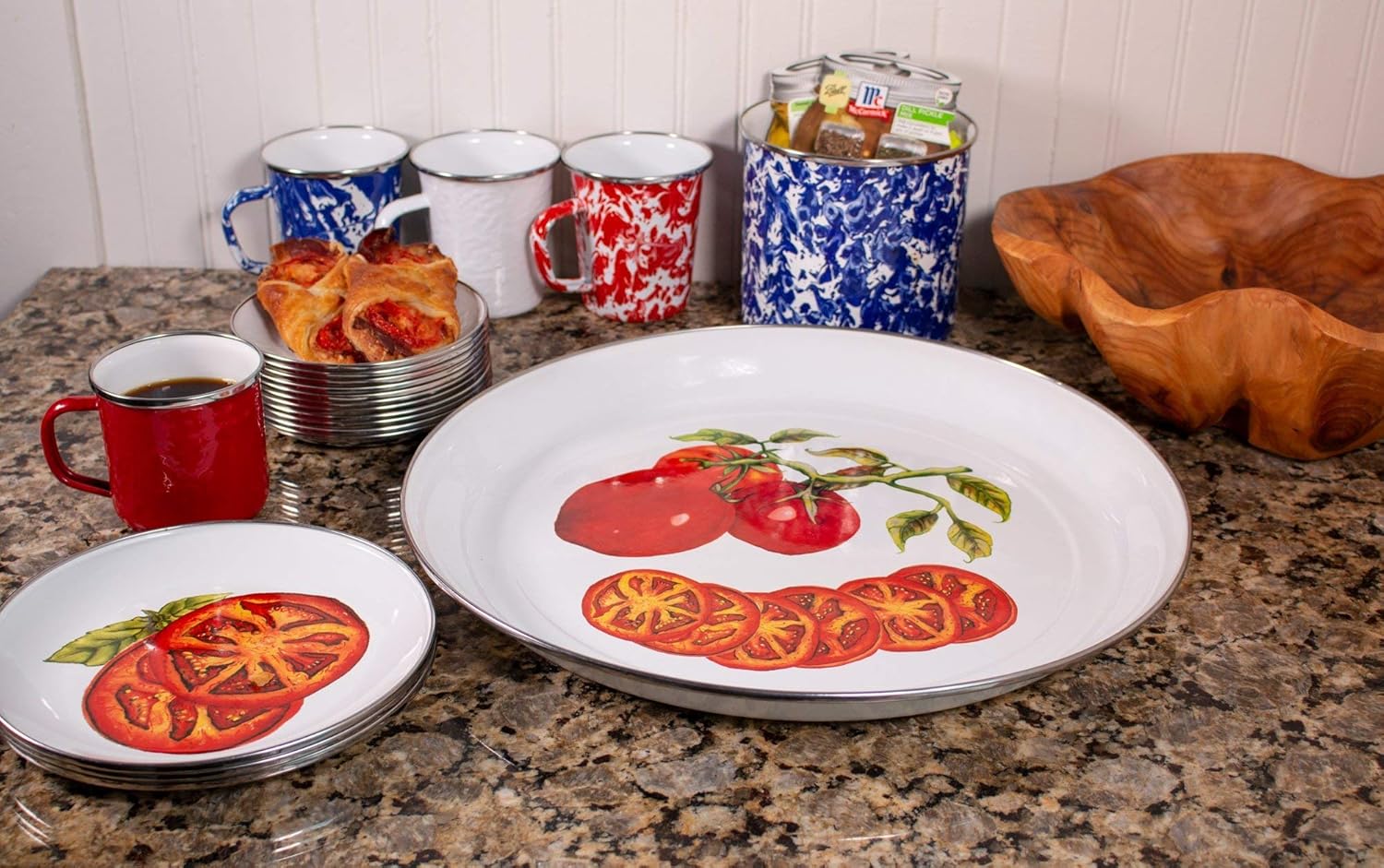 Golden Rabbit Enamelware – Patrón de tomates – Bandeja mediana de 15.5″