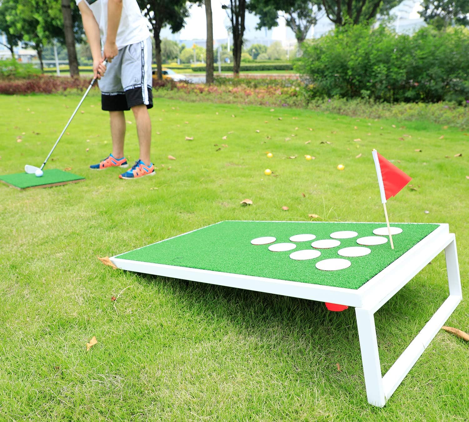 OOFIT Juego de Cornhole de golf combinado con juego de pong, tablas de juego de astillado con alfombrillas de astillado y pelotas de golf para