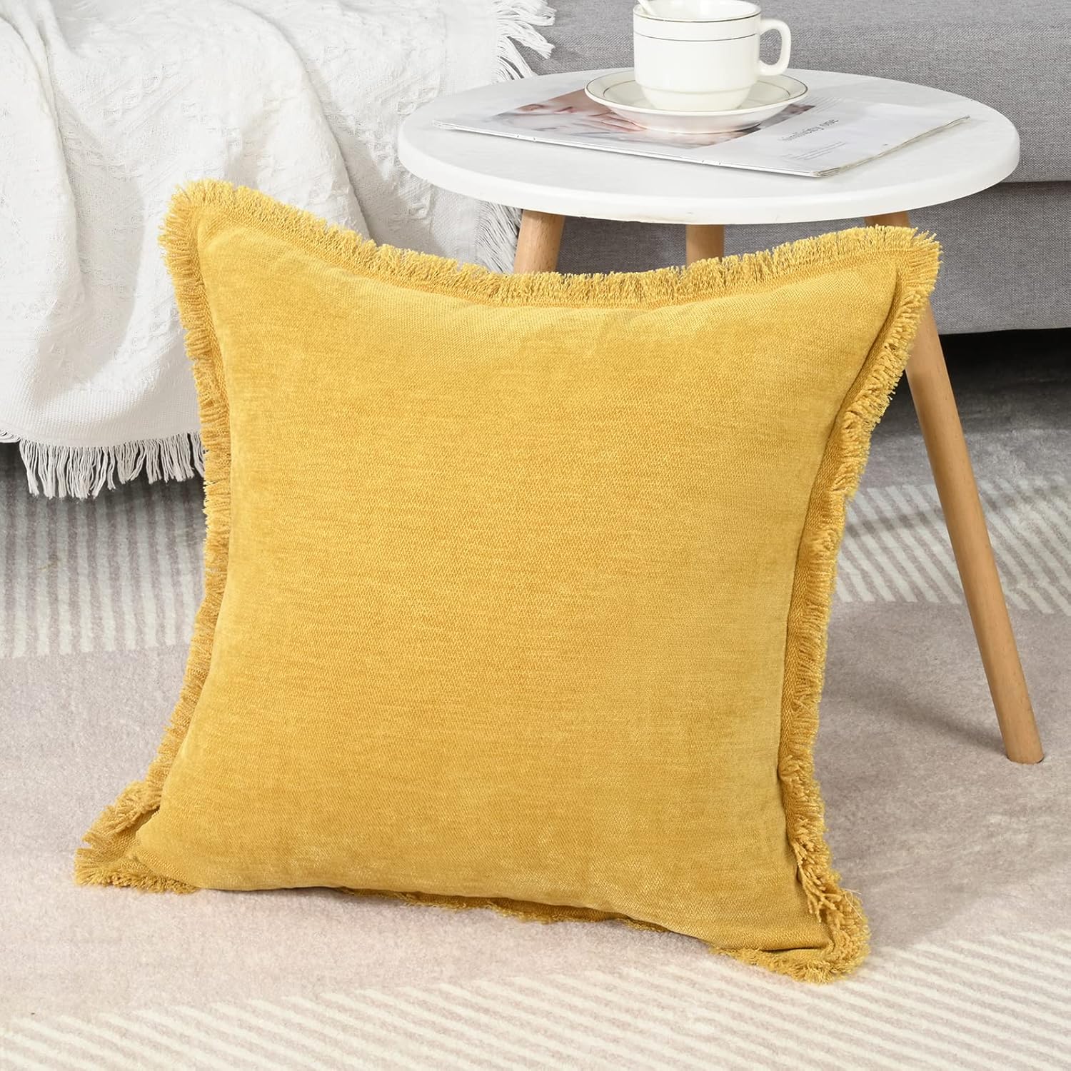 Juego de 2 fundas de almohada amarillas cuadradas de 16 x 16 pulgadas, fundas de almohada rústicas suaves y rústicas de teñido sólido con borlas,