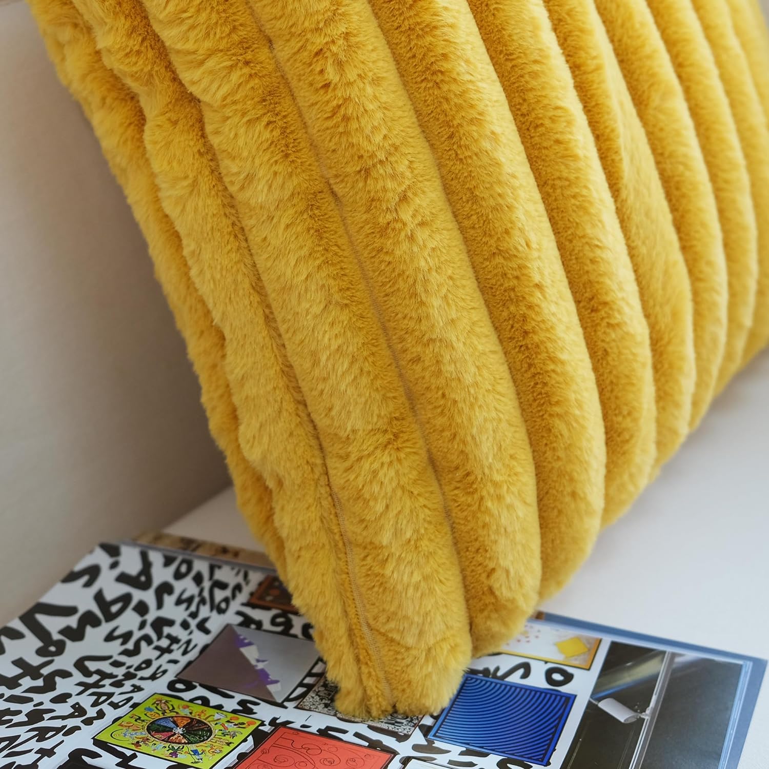 JOJUSIS Paquete de 2 fundas de almohada decorativas de felpa de pelo sintético para sofá, fundas de almohada suaves (amarillo mostaza, 12 x 20