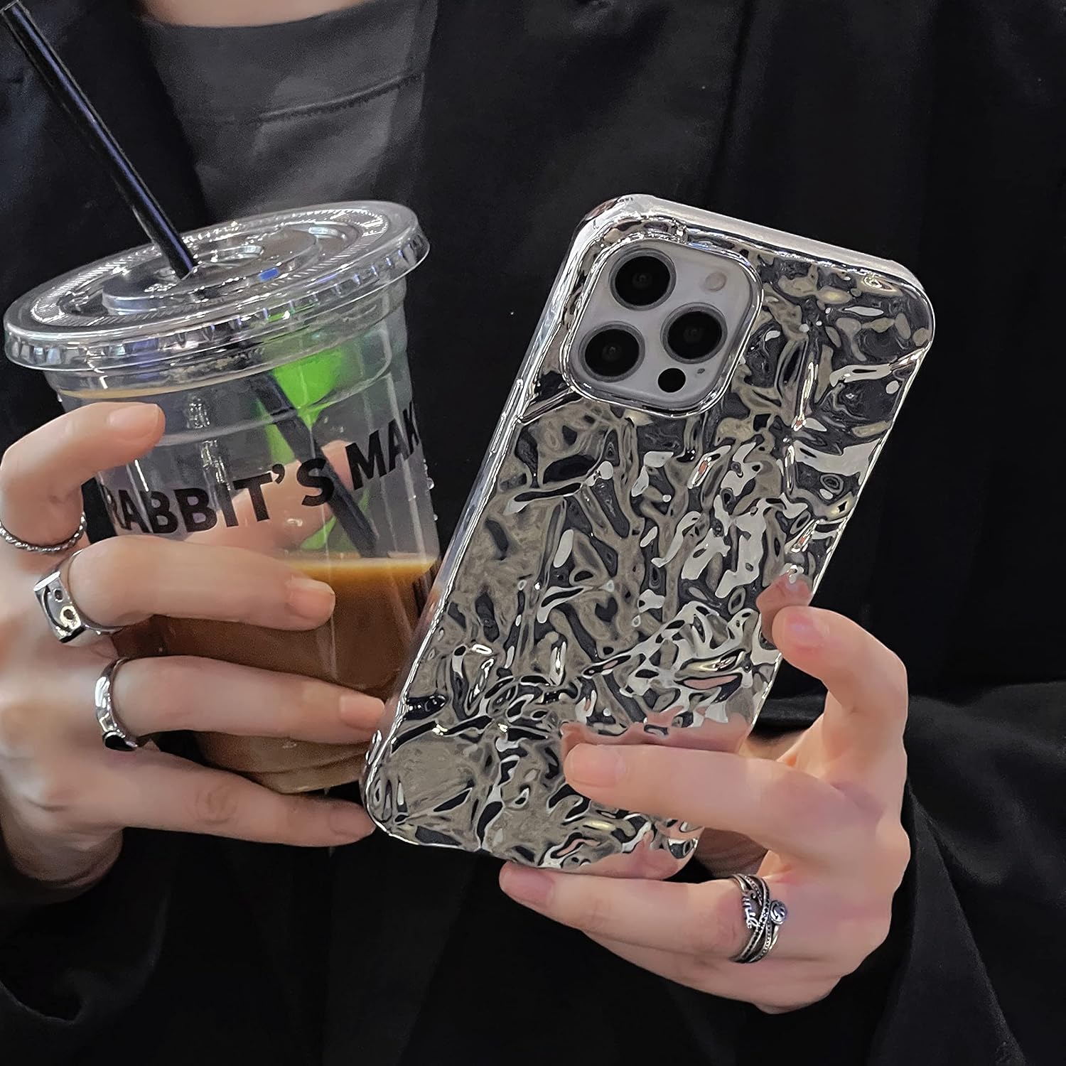 Shinymore Funda compatible con iPhone 15 con brillantina, diseño de purpurina plateada y suave de silicona con pliegues 3D para mujeres y niñas, a