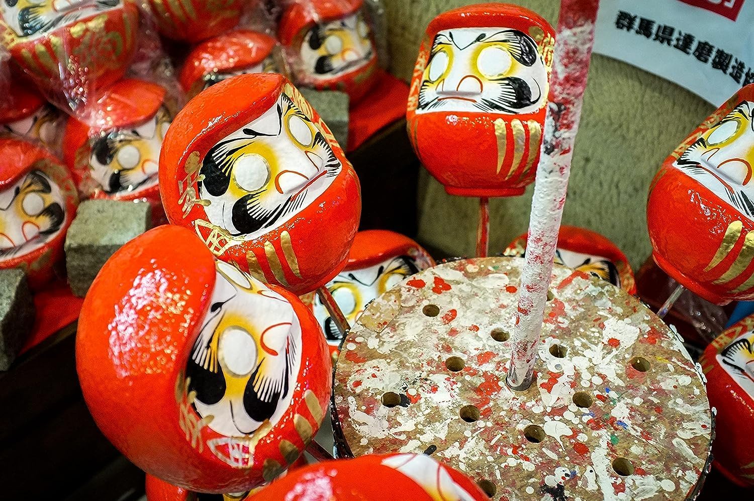 Muñeca Daruma fabricada en Japón, soporte y calidez (amarillo, pequeño, 3.5 pulgadas)