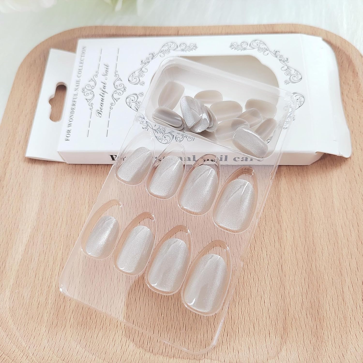 Xenophoer Uñas postizas cortas ovaladas de madera verdosa fría con pegamento acrílico con diseños de purpurina plateada, uñas postizas a presión