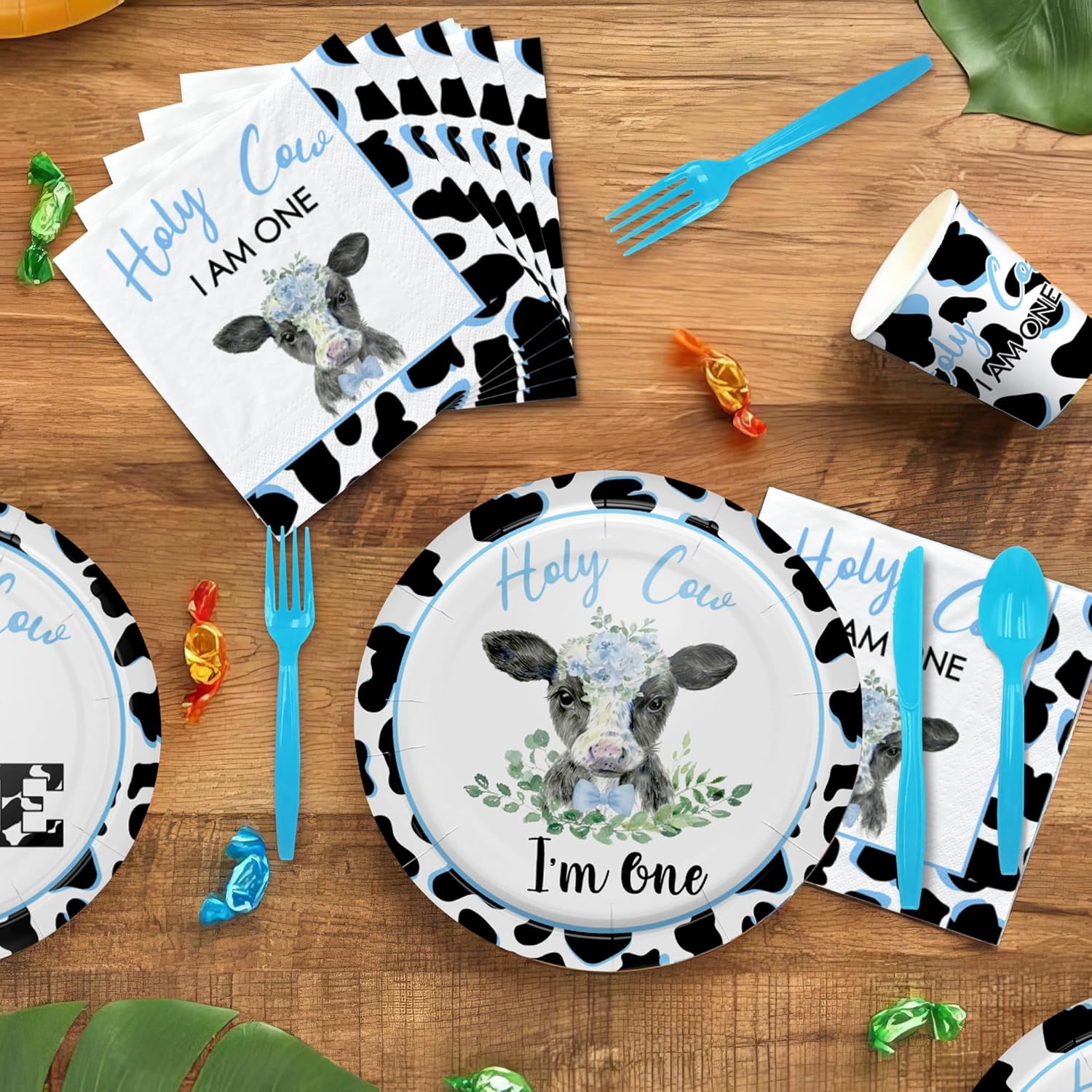 Holy Cow – Decoraciones de cumpleaños con texto en inglés “I’m One”, suministros para fiesta de primer cumpleaños con estampado de vaca, platos,