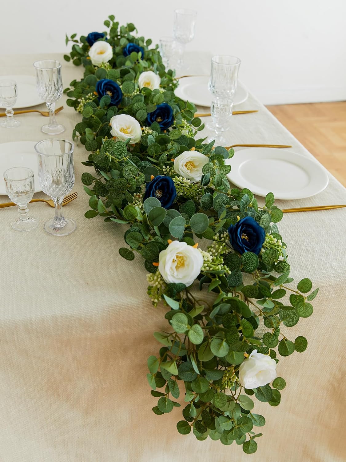 PARTY JOY Guirnalda de eucalipto con flores de 6.56 pies, 8 rosas azules y blancas, flores artificiales falsas, guirnalda de vides florales para