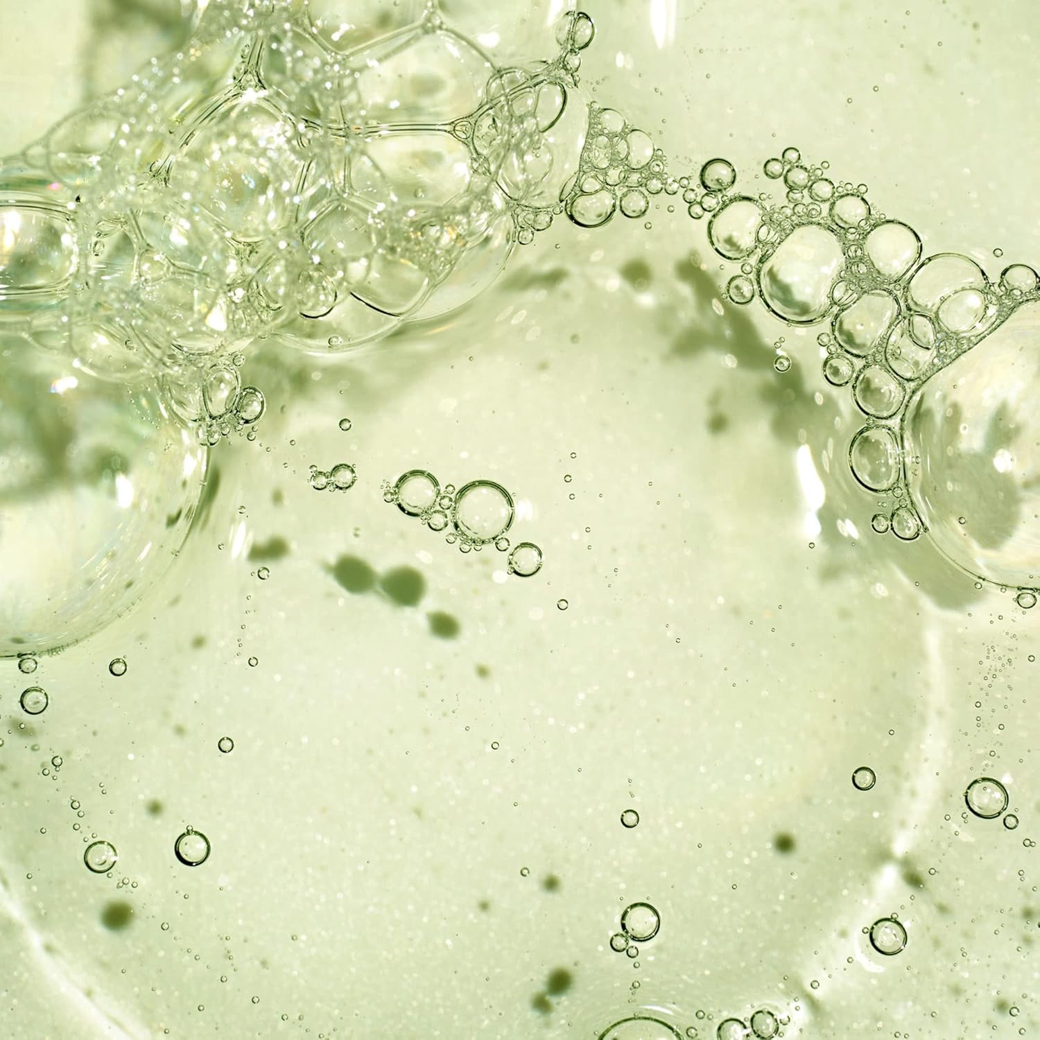 Briogeo Superfoods Champú Reabastecedor de Matcha y Manzana. Apoya el cabello y el cuero cabelludo saludables y equilibrados, vegano, sin falatos ni