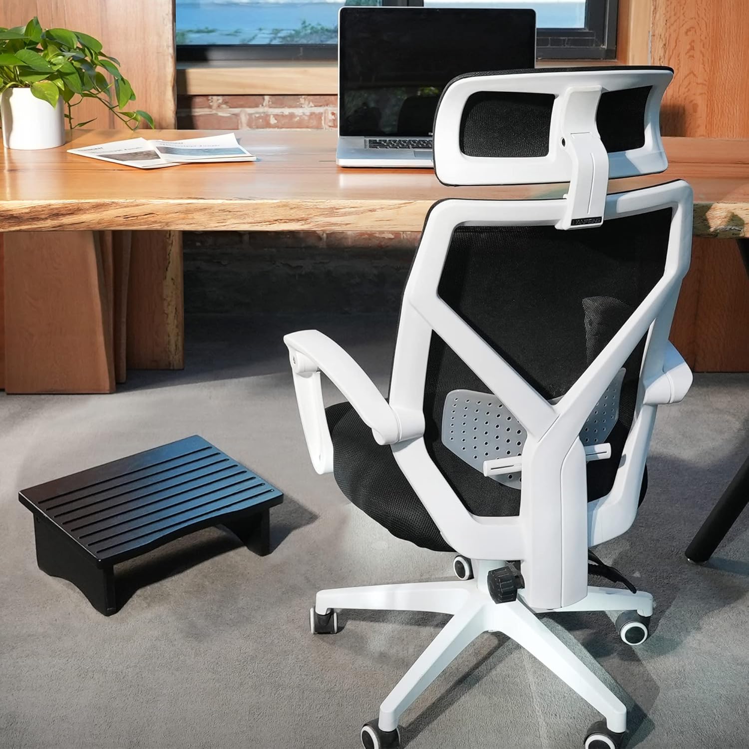 CONSDAN Reposapiés ergonómico para debajo del escritorio en el trabajo, taburete de pie de lactancia, taburete superior inclinado antideslizante de