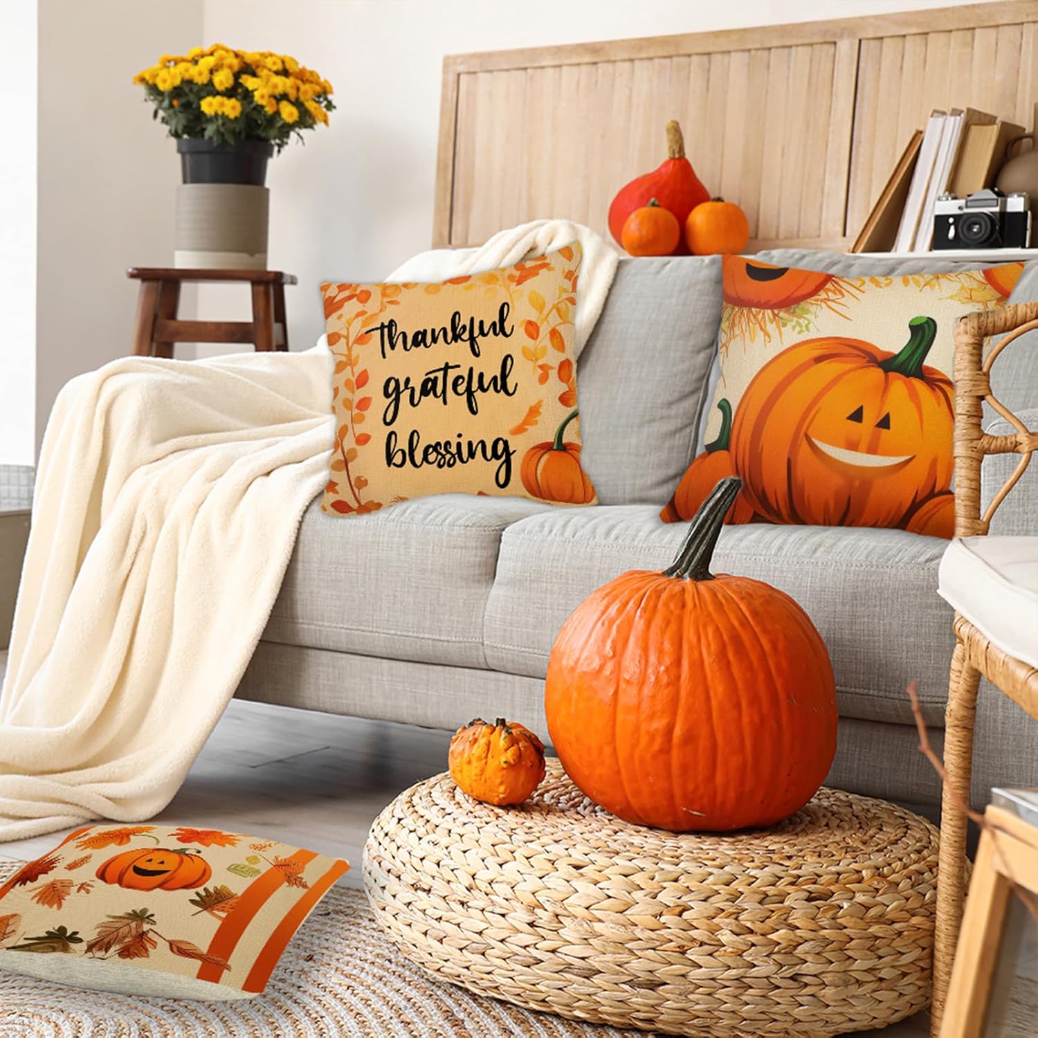 ARTHMOM Juego de 4 fundas de almohada de otoño de 18 x 18 pulgadas para decoración de otoño, diseño de calabaza con texto en inglés Happy Autumn