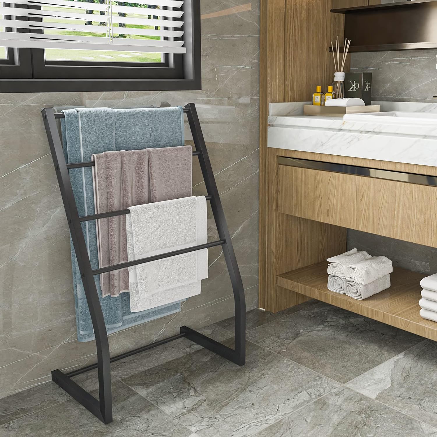 Toalleros para baño, toallero de pie independiente, toalleros de piscina al aire libre, soporte de toalla de metal de 4 niveles para baño, soporte