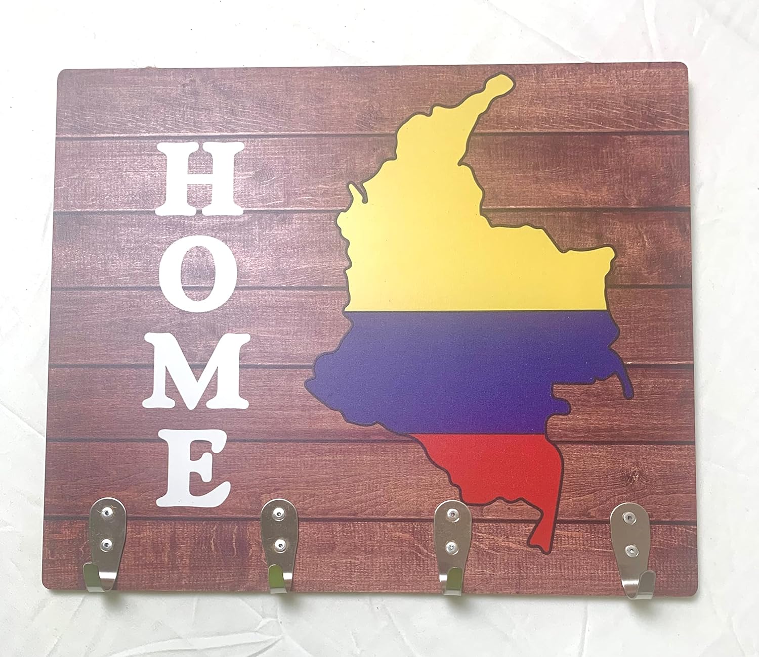 Key holder with the flag and map of COLOMBIA, ideal to highlight COLOMBIAN pride. Four stainless steel hooks. wood effect.