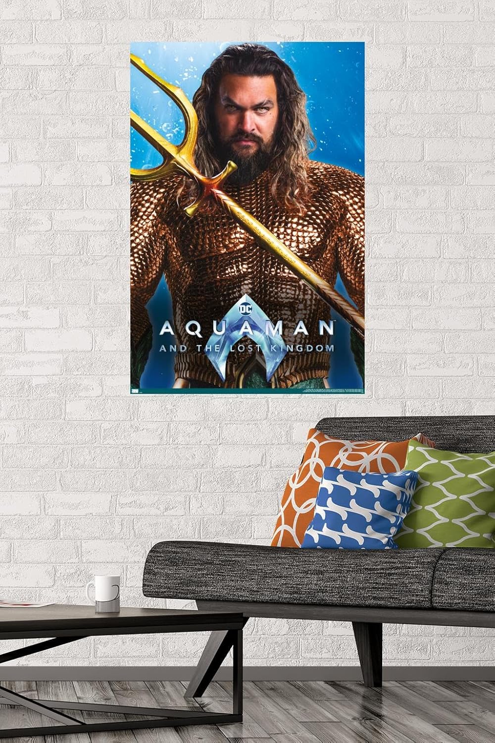 Trends International DC Comics Movie Aquaman and the Lost Kingdom – Póster de pared de Aquaman, 22.37 x 34.00 pulgadas, paquete de póster y montaje