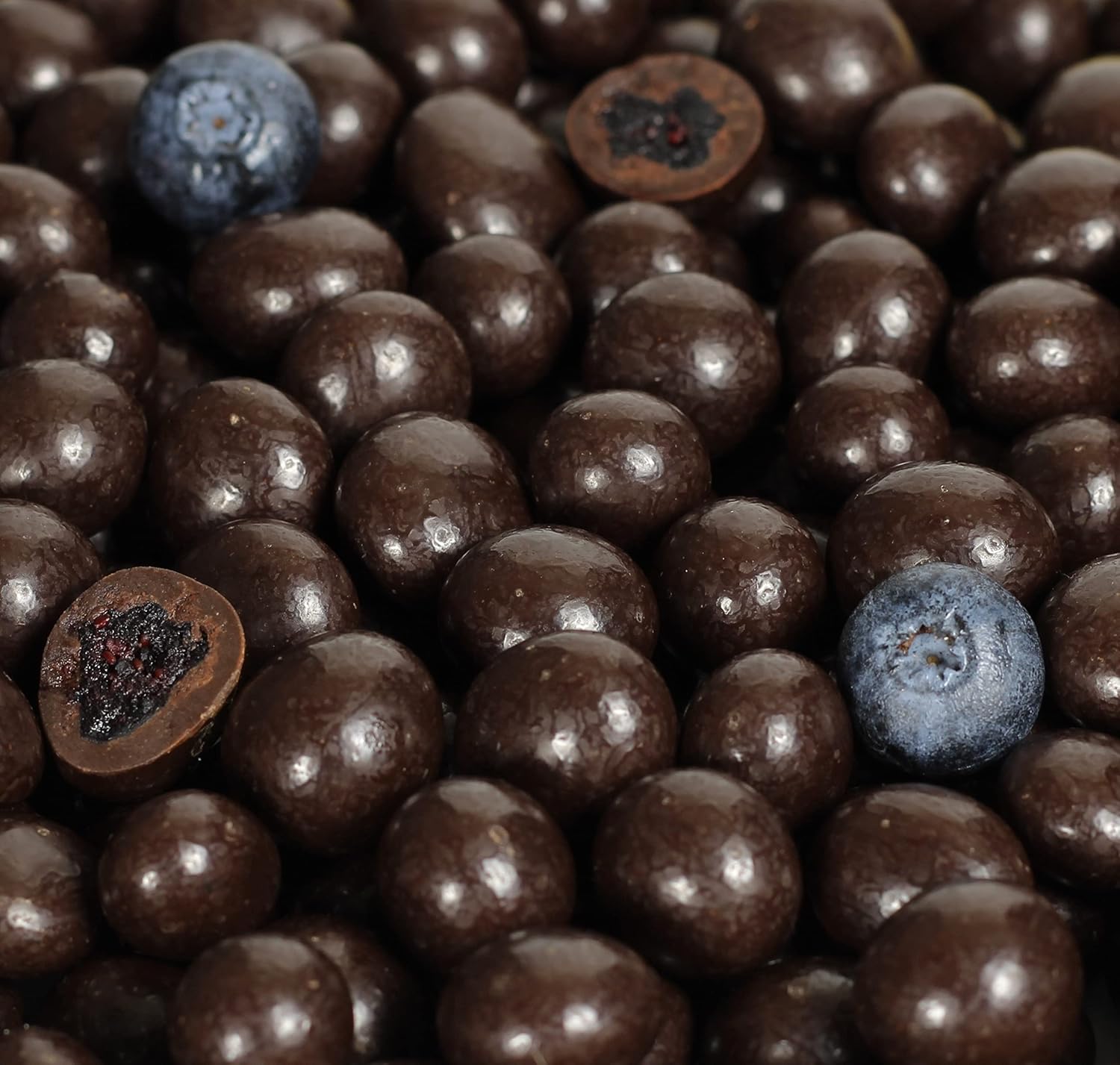 Arándanos gourmet de chocolate oscuro de It’s Delish, 3 libras a granel  Fruta cubierta de chocolate negro con arándanos secos reales  Snack Kosher