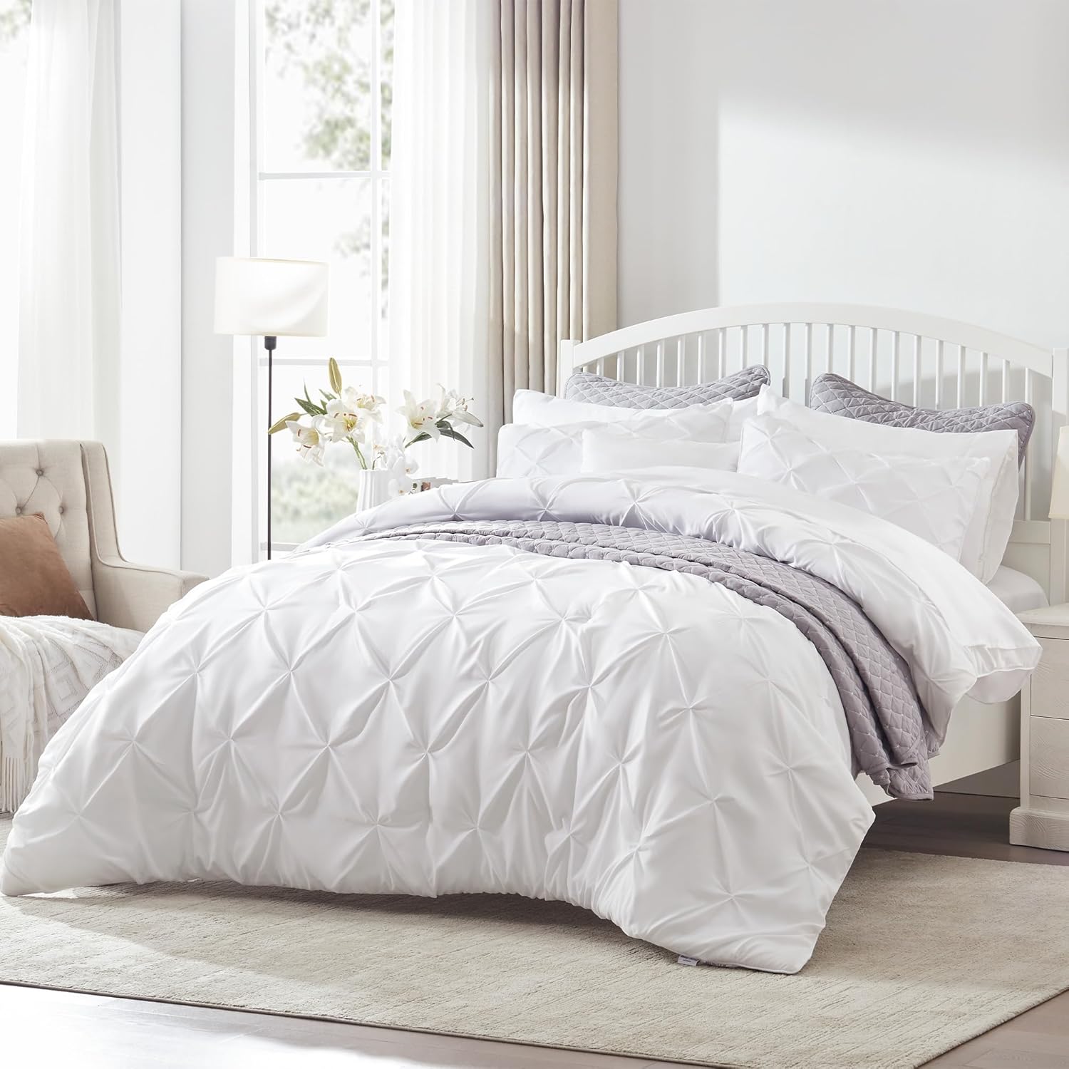 Juego de ropa de cama tamaño King con edredón y sábanas, 7 piezas para todas las estaciones, estilo pintuck duradero, diseño blanco puro para
