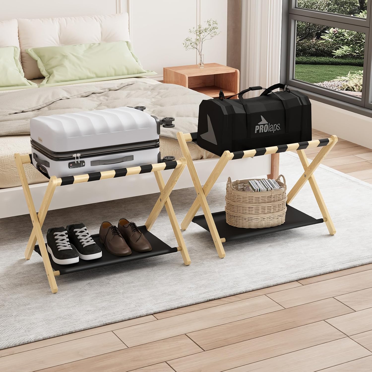 Paquete de 2 portaequipajes de bambú natural, soporte plegable para maleta con estante de almacenamiento, soporte de equipaje fácil de montar con 5