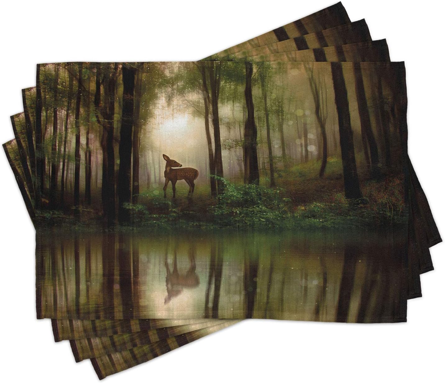 Ambesonne Nature – Juego de 4 manteles individuales de tela lavable para mesa de comedor, tamaño estándar, diseño de ciervos en el bosque con