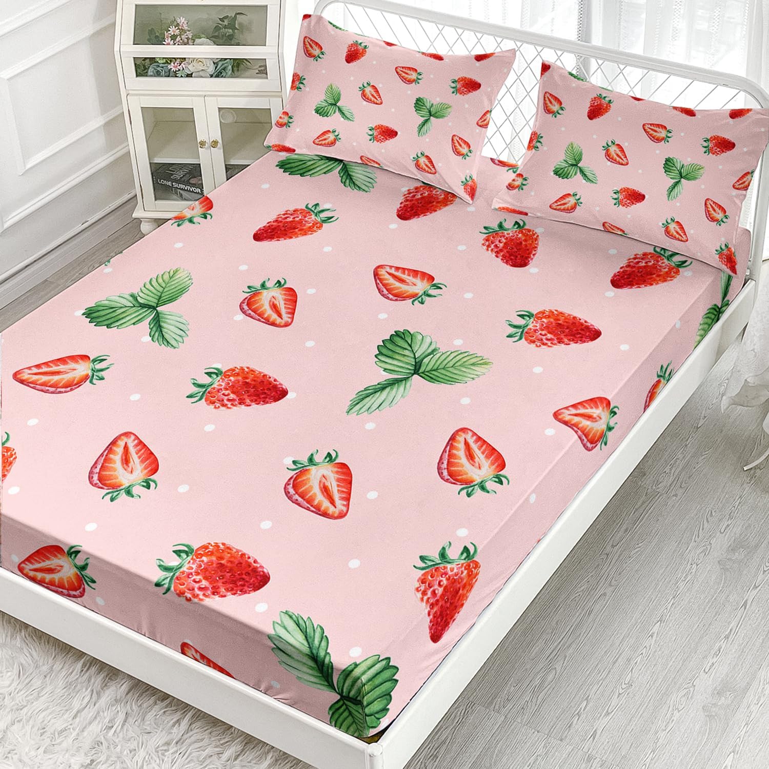 AILONEN Juego de sábanas bajeras de fresa tamaño individual, juego de sábanas bonitas de fresa para niñas, juego de sábanas temáticas rosas, 3