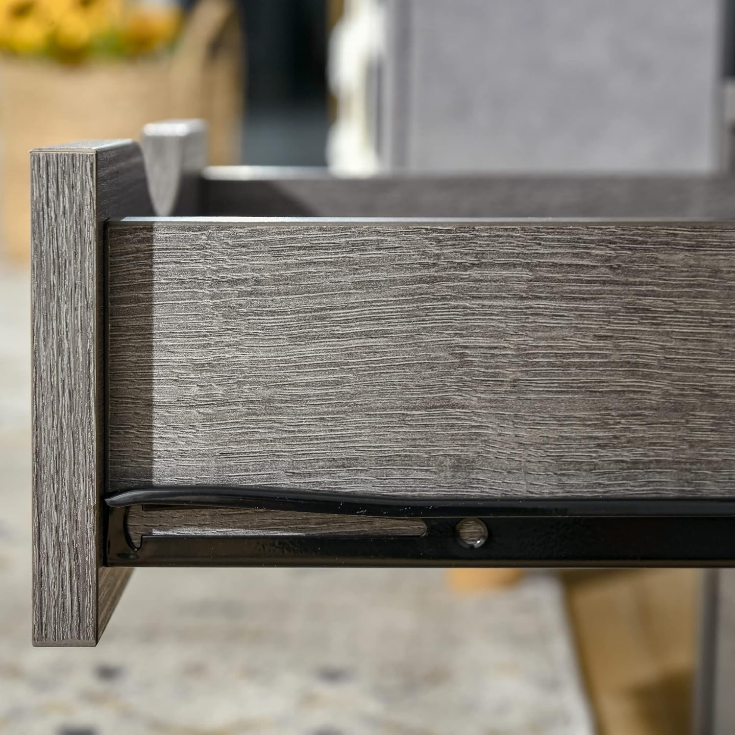 HOMCOM Mesa auxiliar industrial con 2 cajones, mesa auxiliar pequeña con estante de almacenamiento, mesa de sofá decorativa con mango de ranura y