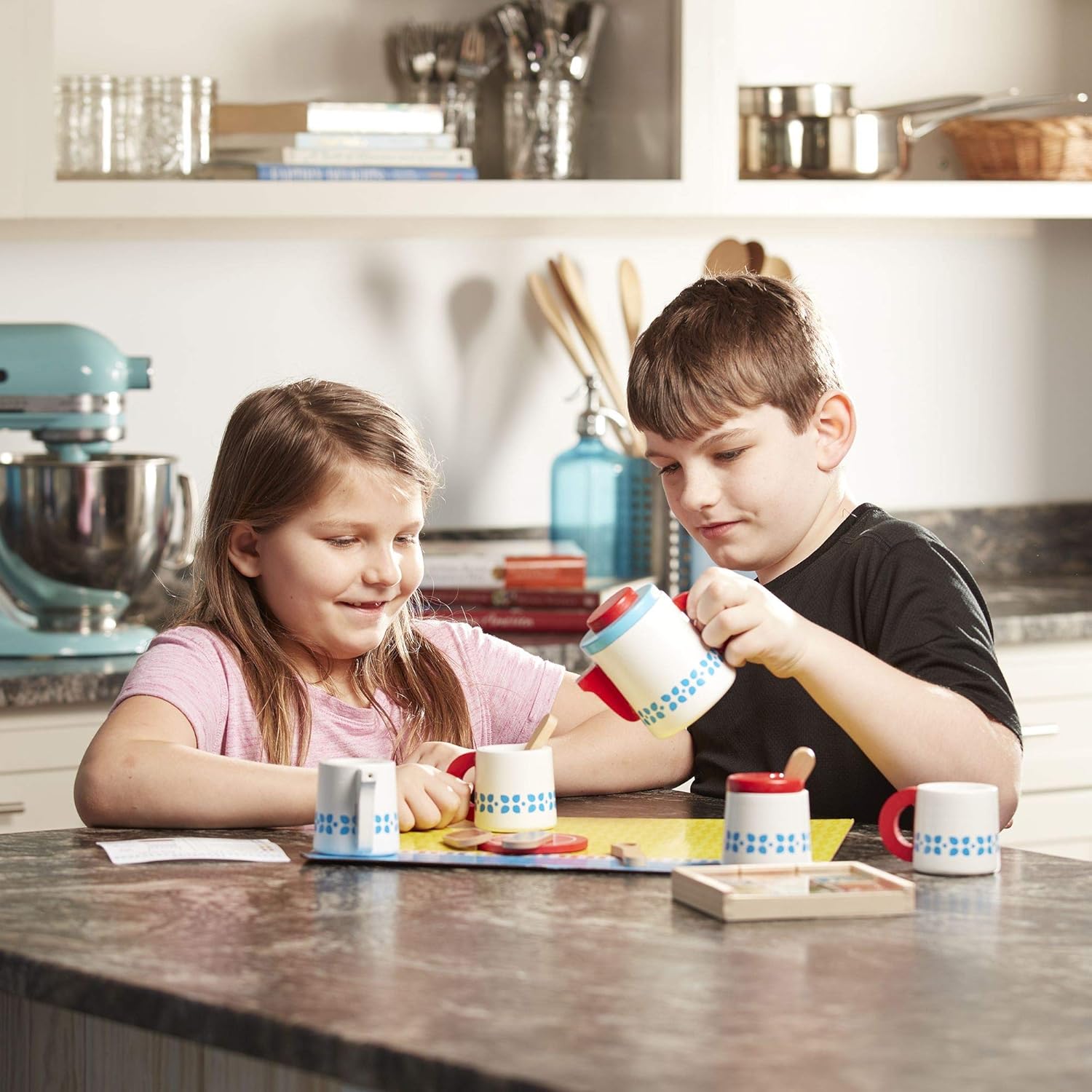 Melissa & Doug Steep & Serve – Juego de té de juguete de madera  Juguetes de madera  Juego de simulación  Comida para jugar  3+  Regalo para niño o