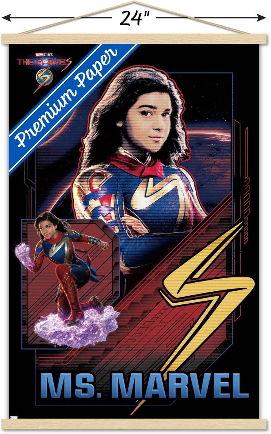Trends International Marvel The Marvels – Póster de pared de Ms. Marvel, 22.37 x 34.00 pulgadas, paquete de impresión premium y colgador de madera